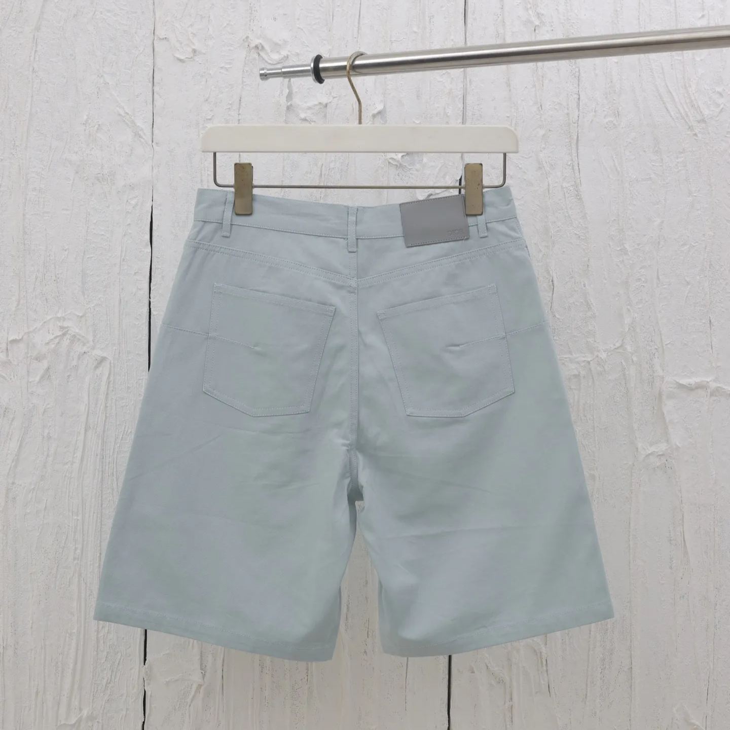 DIOR MEN White CD Heart Bermuda Shorts（313D008D384X-C883）