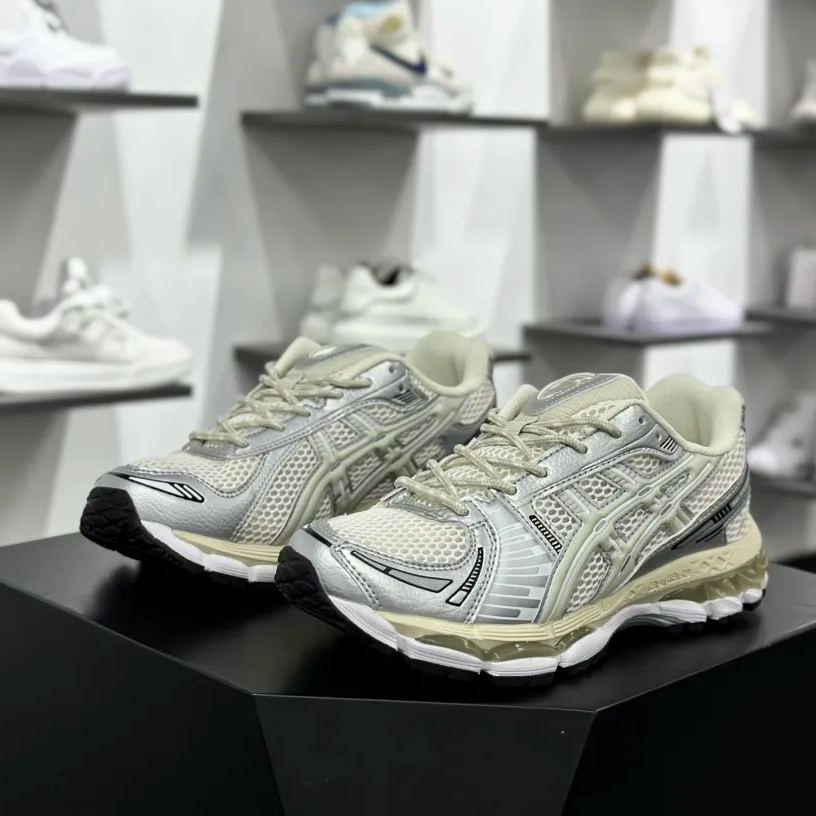 KITH Ronnie Fieg × Asics Gel-Kayano 12.1 "Cream/Pure Aqua"（1203A555-100）