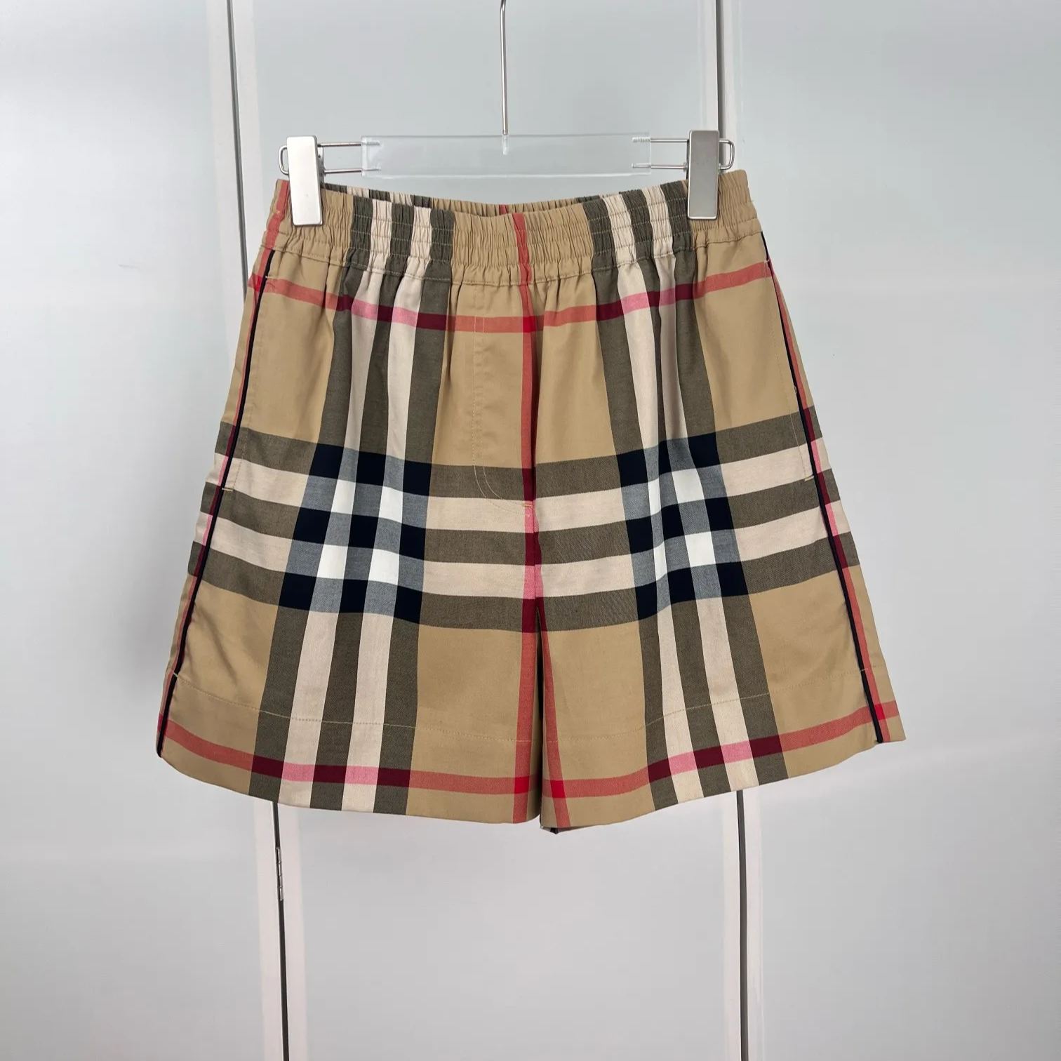 Burberry Check Cotton Shorts in Archive beige（80710911）