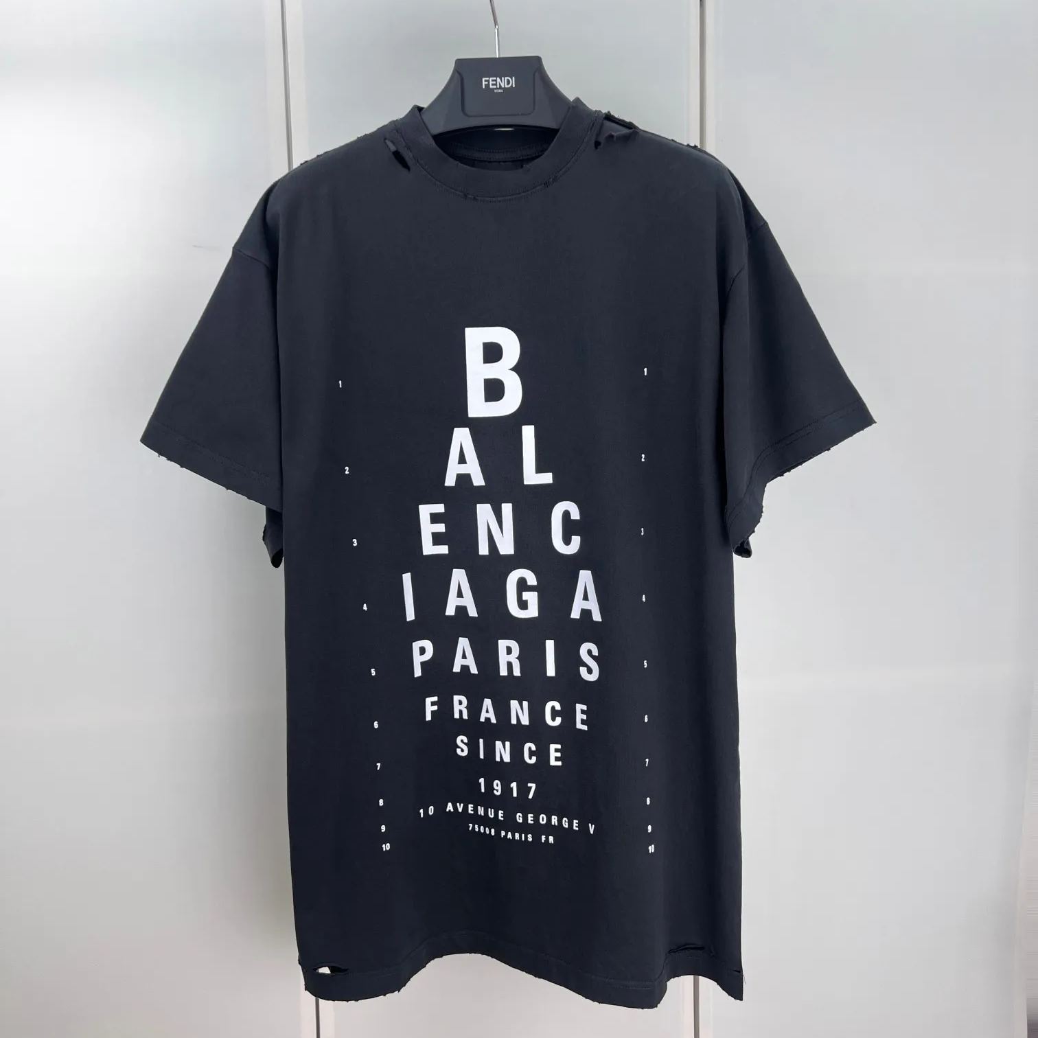 ［大人気！］BALENCIAGA OPTICAL Tシャツ 811688TRVU69034 Balenciaga OPTICAL OVERSIZE T-SHIRT（811688TRVU69034）