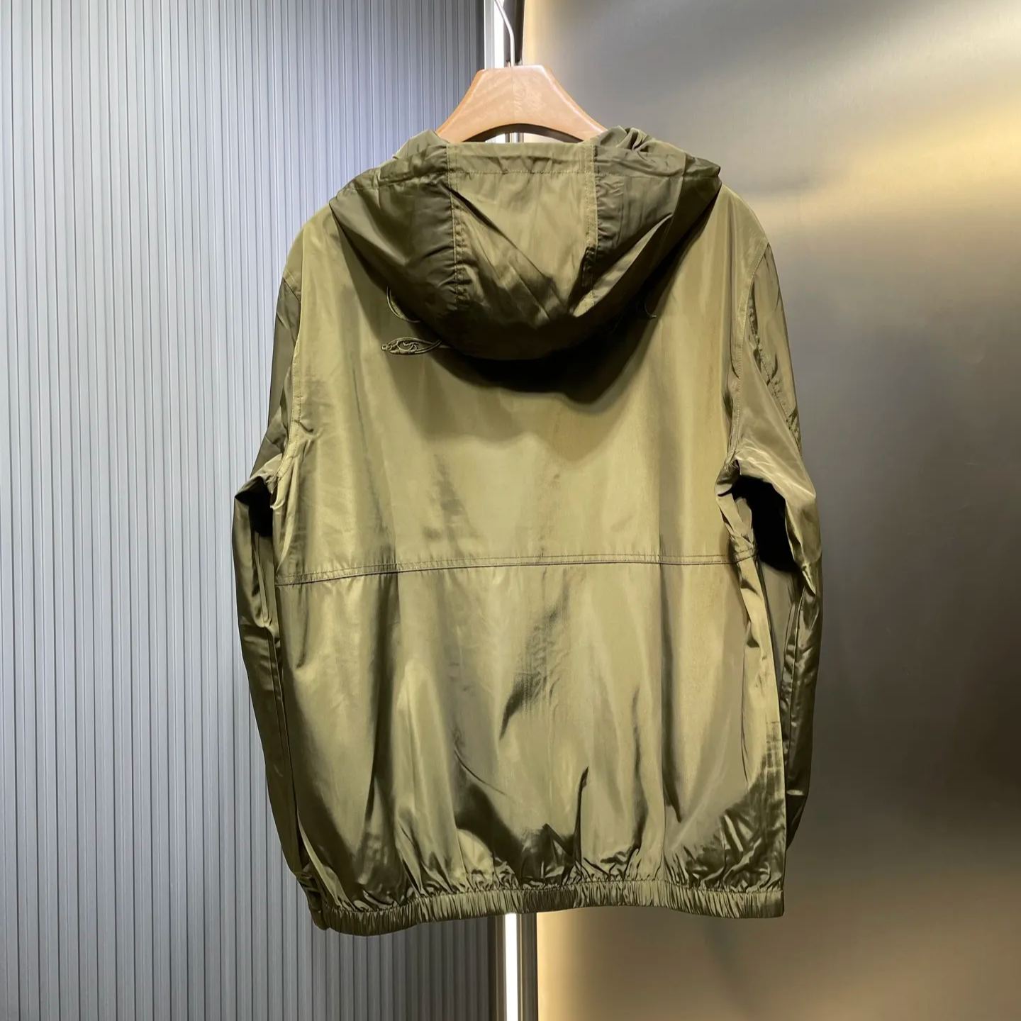 DIOR 21SS KENNY SCHARF nylon zip-up hooded jacket in navy（013C402H5149-C535）