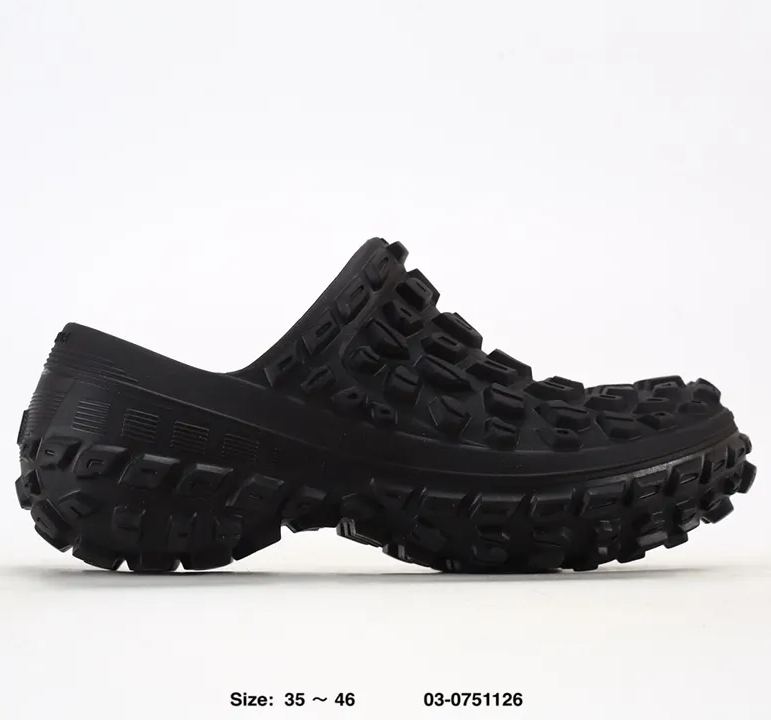 BALENCIAGA DEFENDER CLOG（735252W3CV21000）