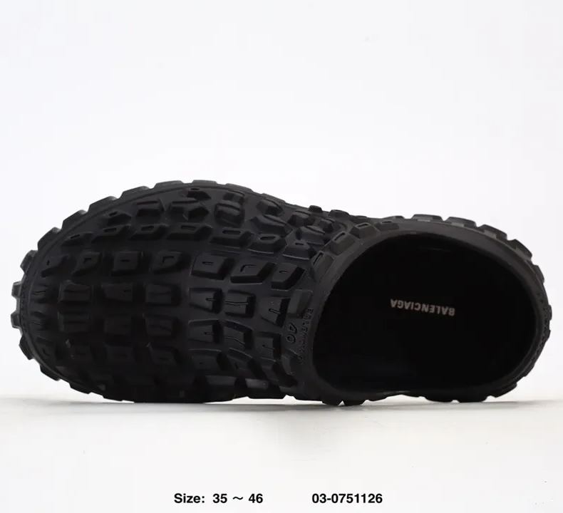 BALENCIAGA DEFENDER CLOG（735252W3CV21000）