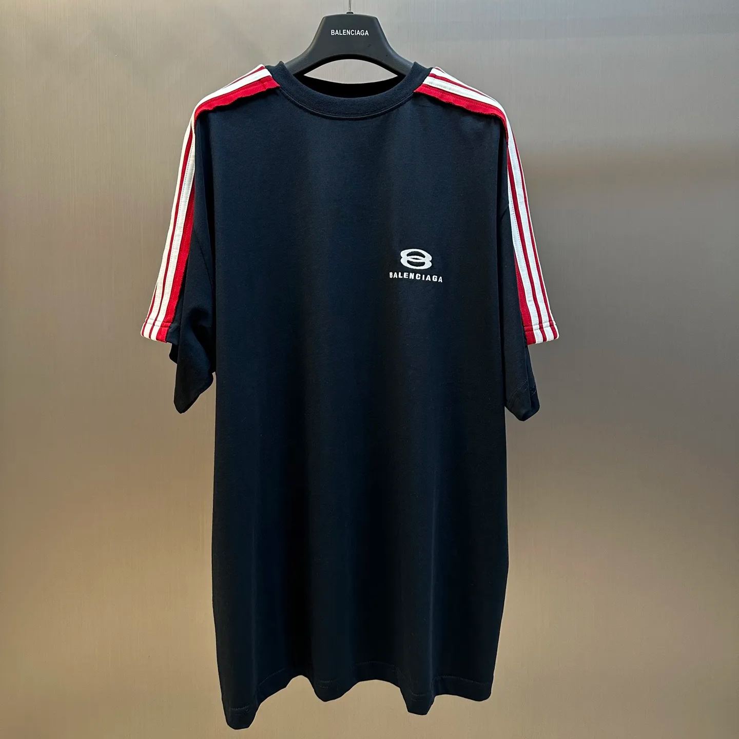 BALENCIAGA Oversized T-shirt in dirty effect white/black（829686TSVH29081）