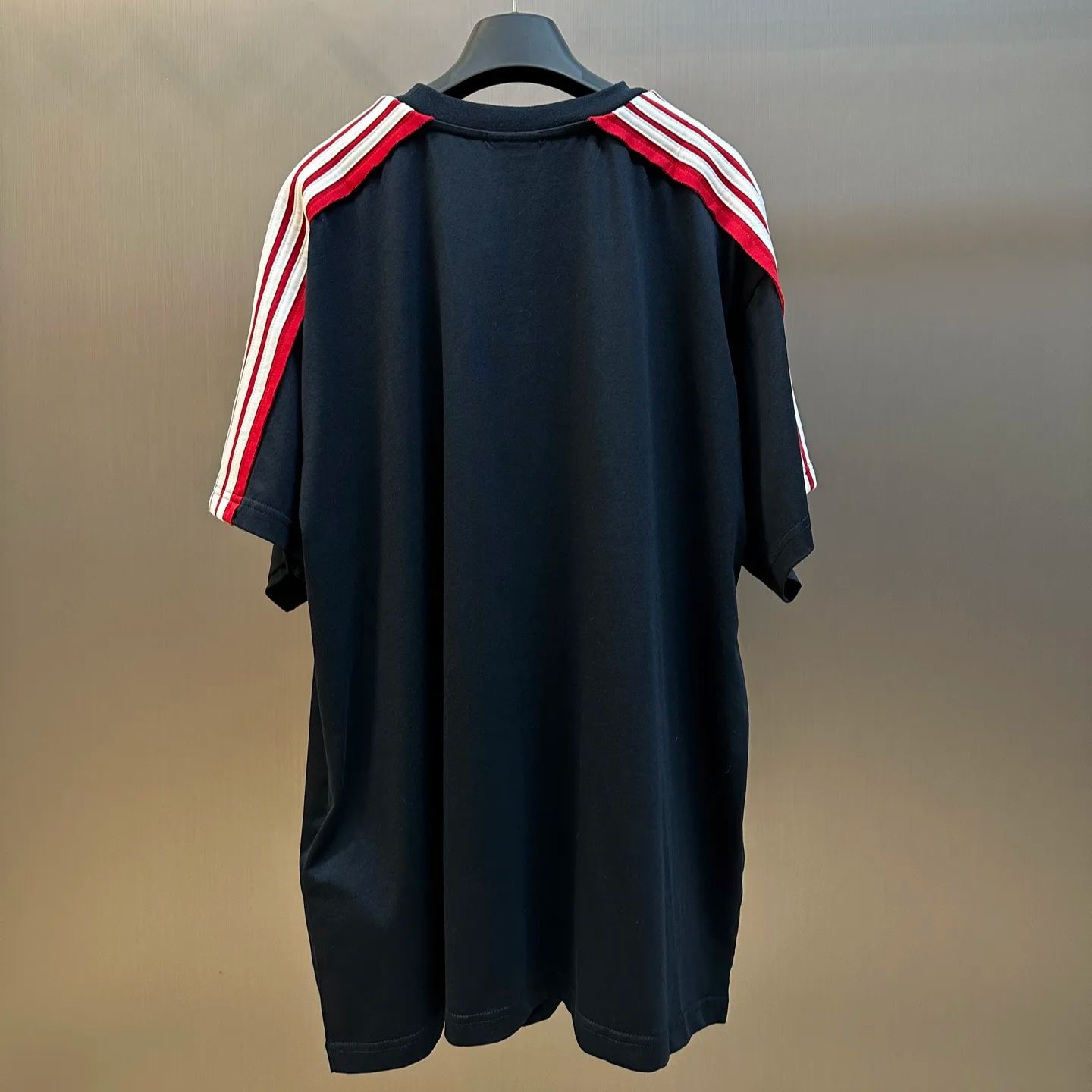 BALENCIAGA Oversized T-shirt in dirty effect white/black（829686TSVH29081）