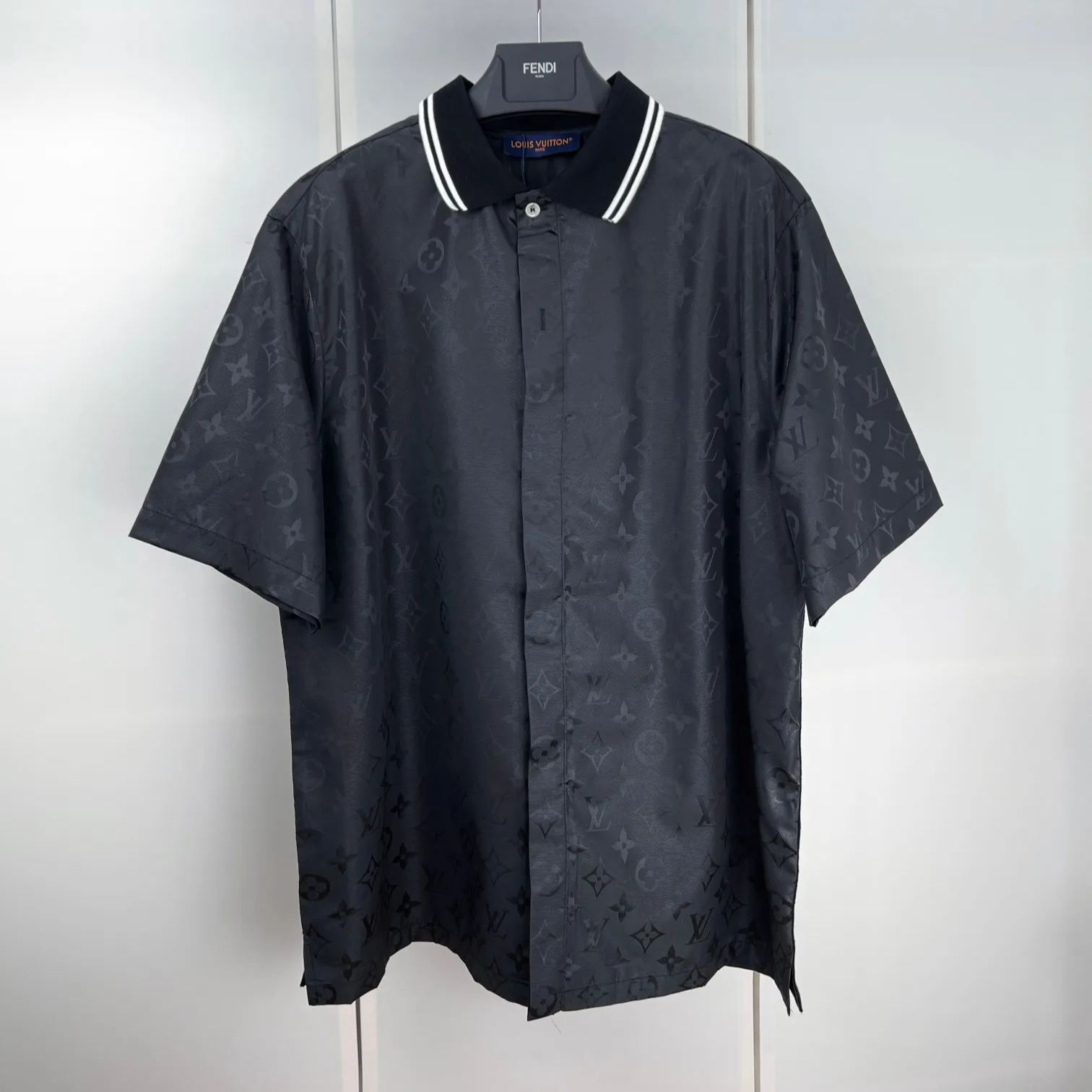 Louis Vuitton Men's Monogram Moire Jacquard Short-Sleeved Silk Shirt "Noir"（1AGTOZ）