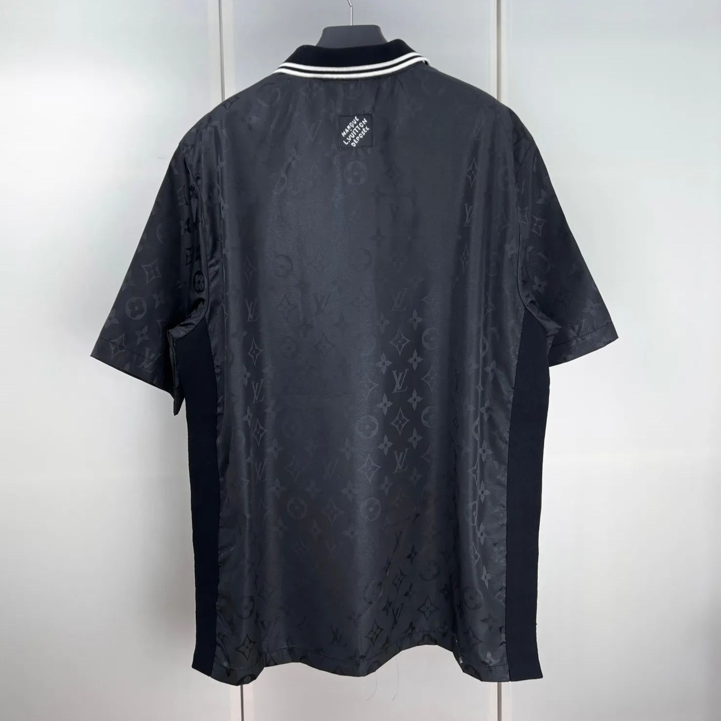 Louis Vuitton Men's Monogram Moire Jacquard Short-Sleeved Silk Shirt "Noir"（1AGTOZ）