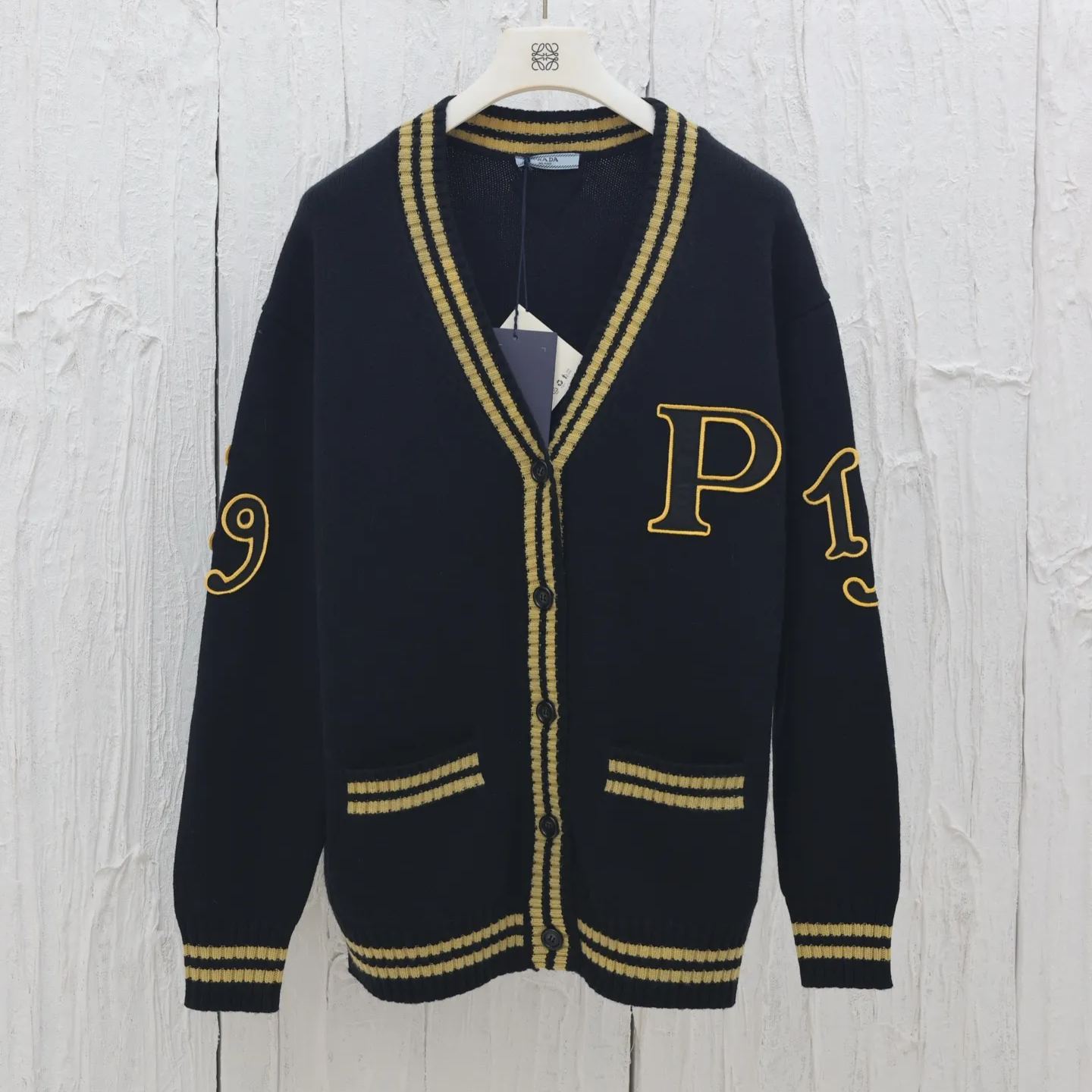 PRADA Wool and cashmere cardigan with patches (UMG359-151V-F0002-S-OOO）