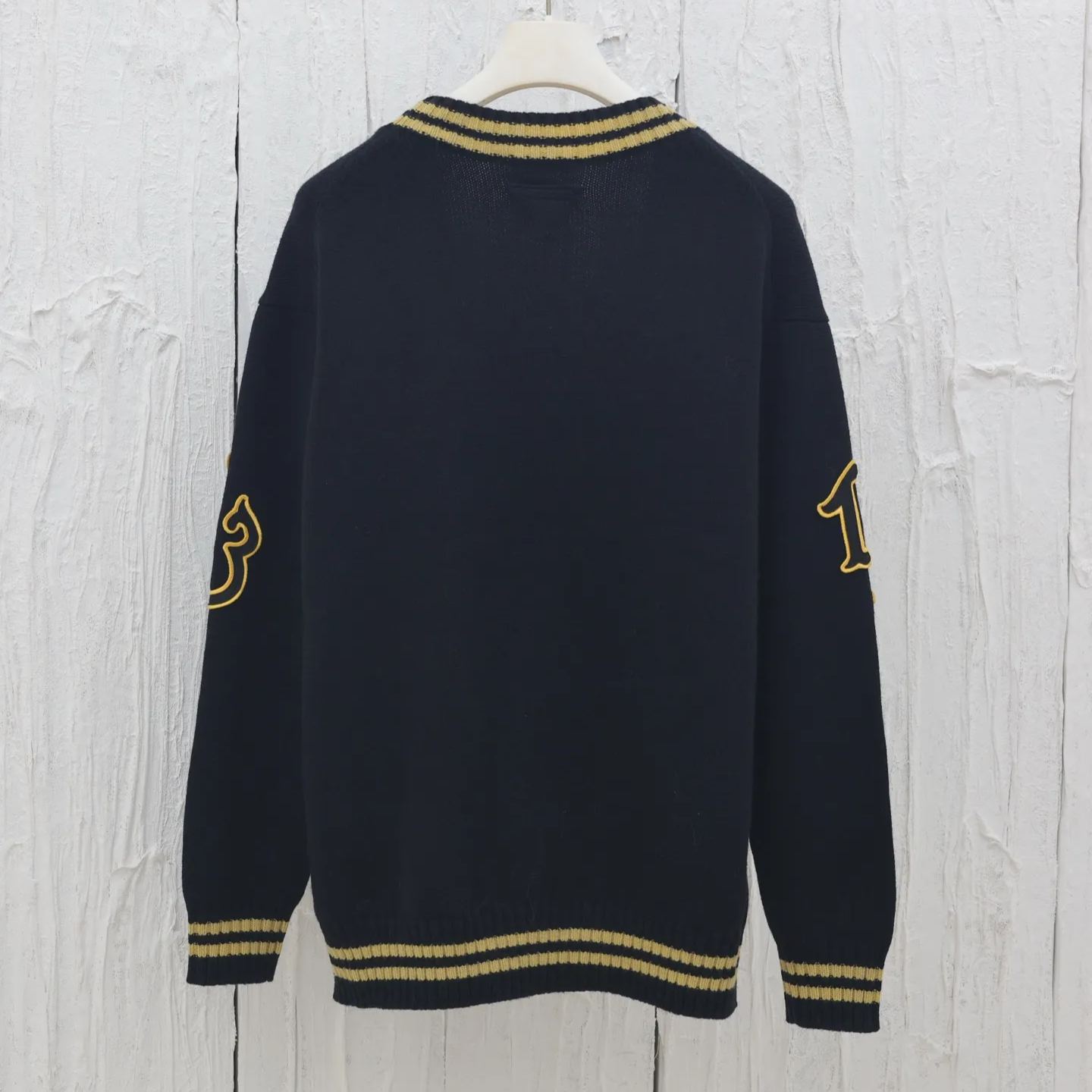 PRADA Wool and cashmere cardigan with patches (UMG359-151V-F0002-S-OOO）