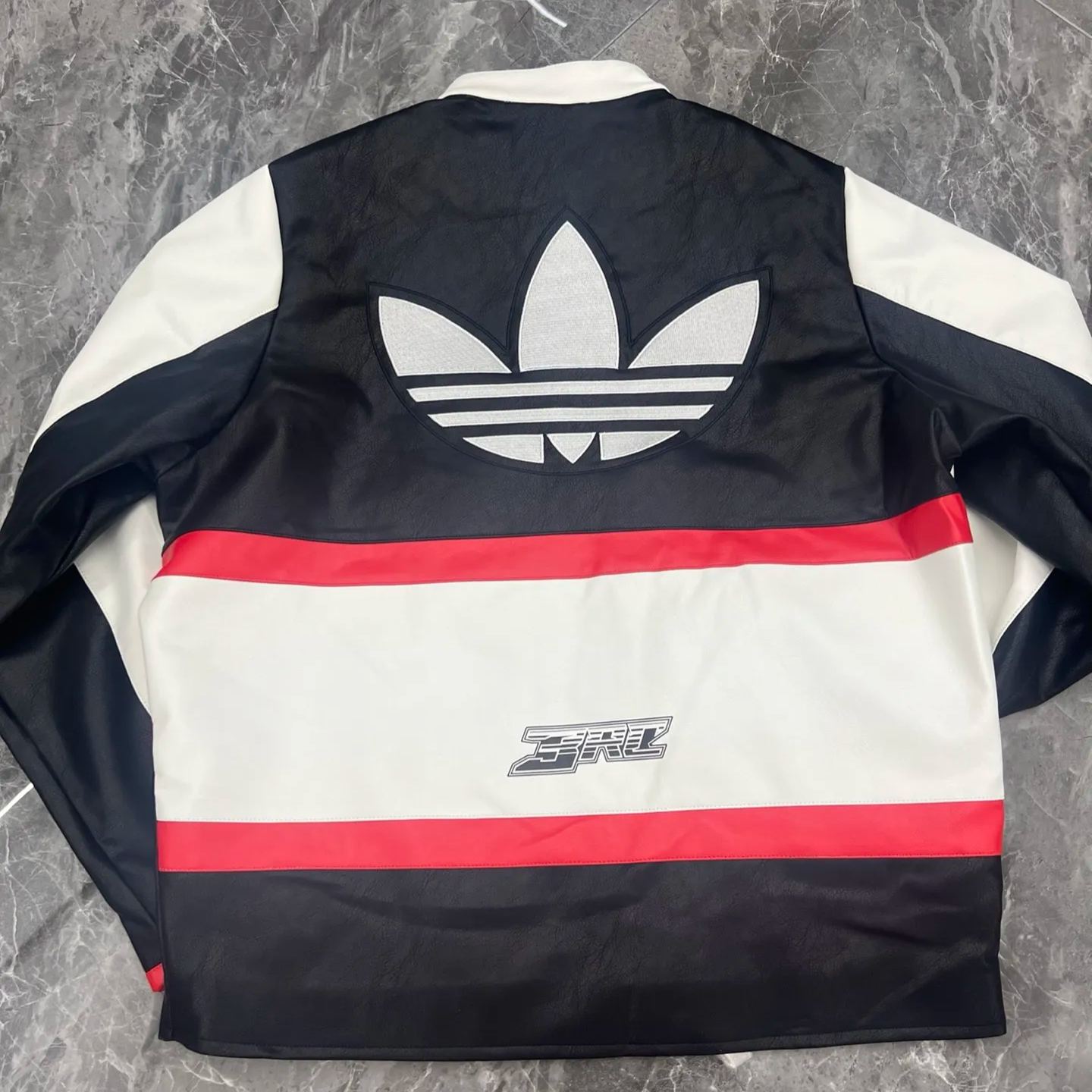 Adidas RACING V-DAY PLEATHER JACKET（JM8032）
