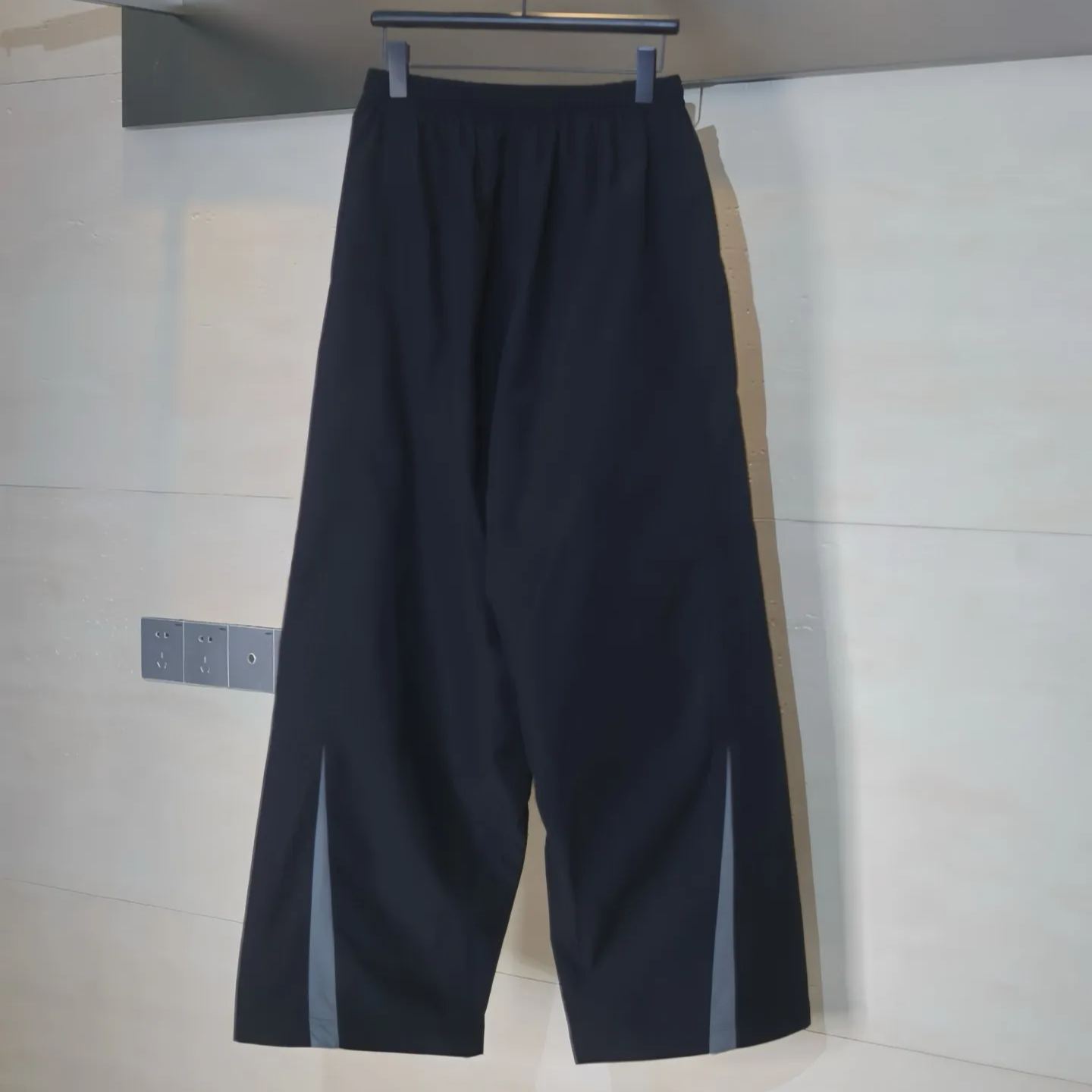 Balenciaga Men's Large Tracksuit Pants in Black/grey（814579TRO311779）