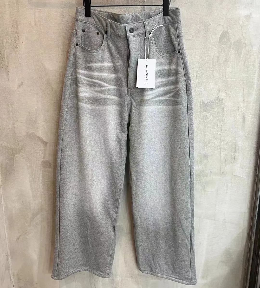Acne Studios Loose fit trousers (AK0908-990）