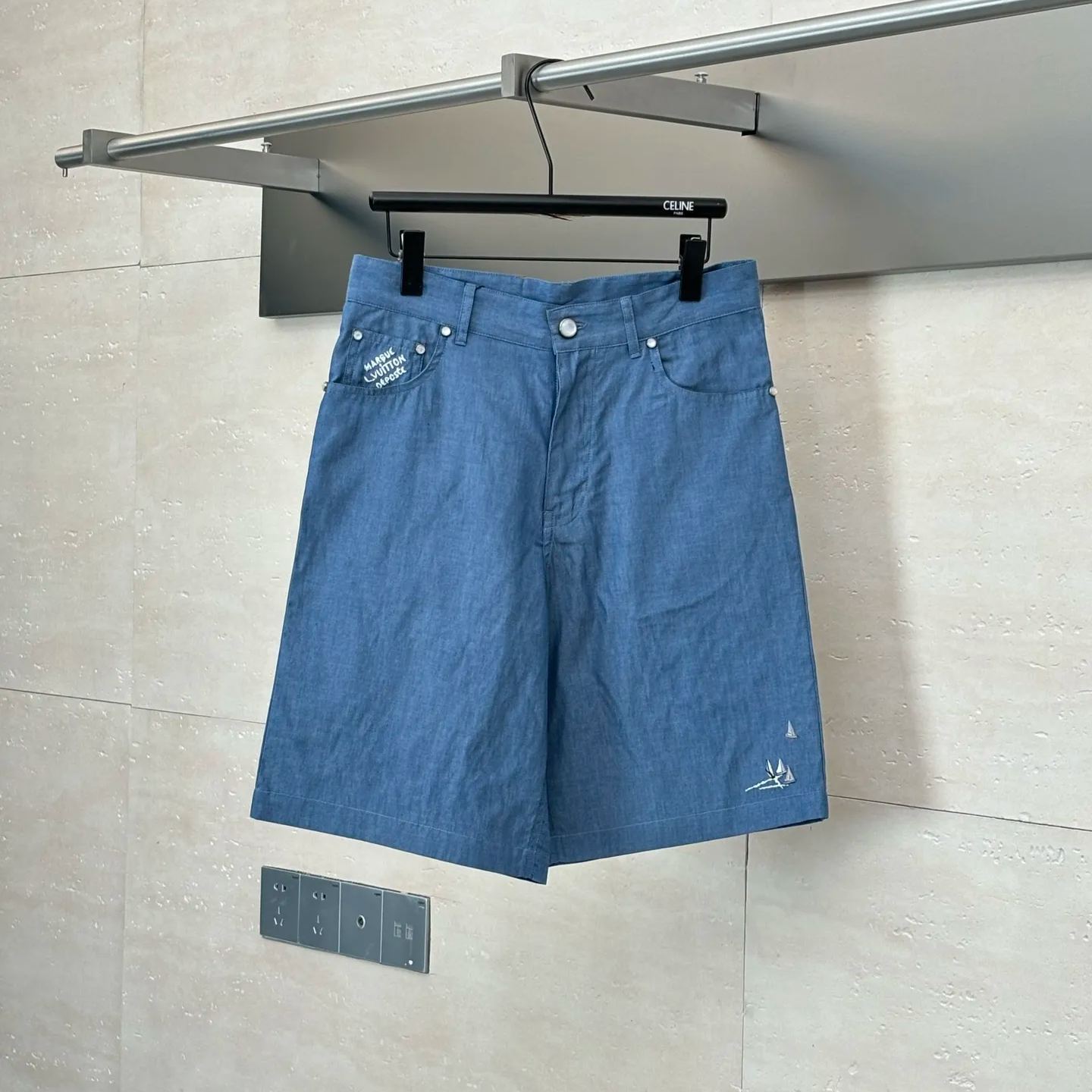 Louis Vuitton Embroidered chambray shorts（1AHVBO）