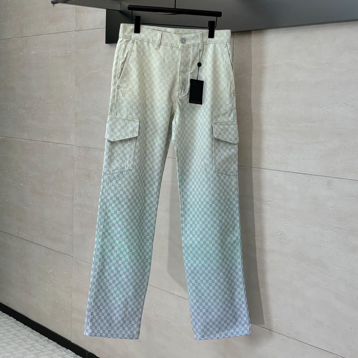 Louis Vuitton Men's Damier Gradient Jacquard Denim Cargo Pants "Multicolore"（1AGTHH）