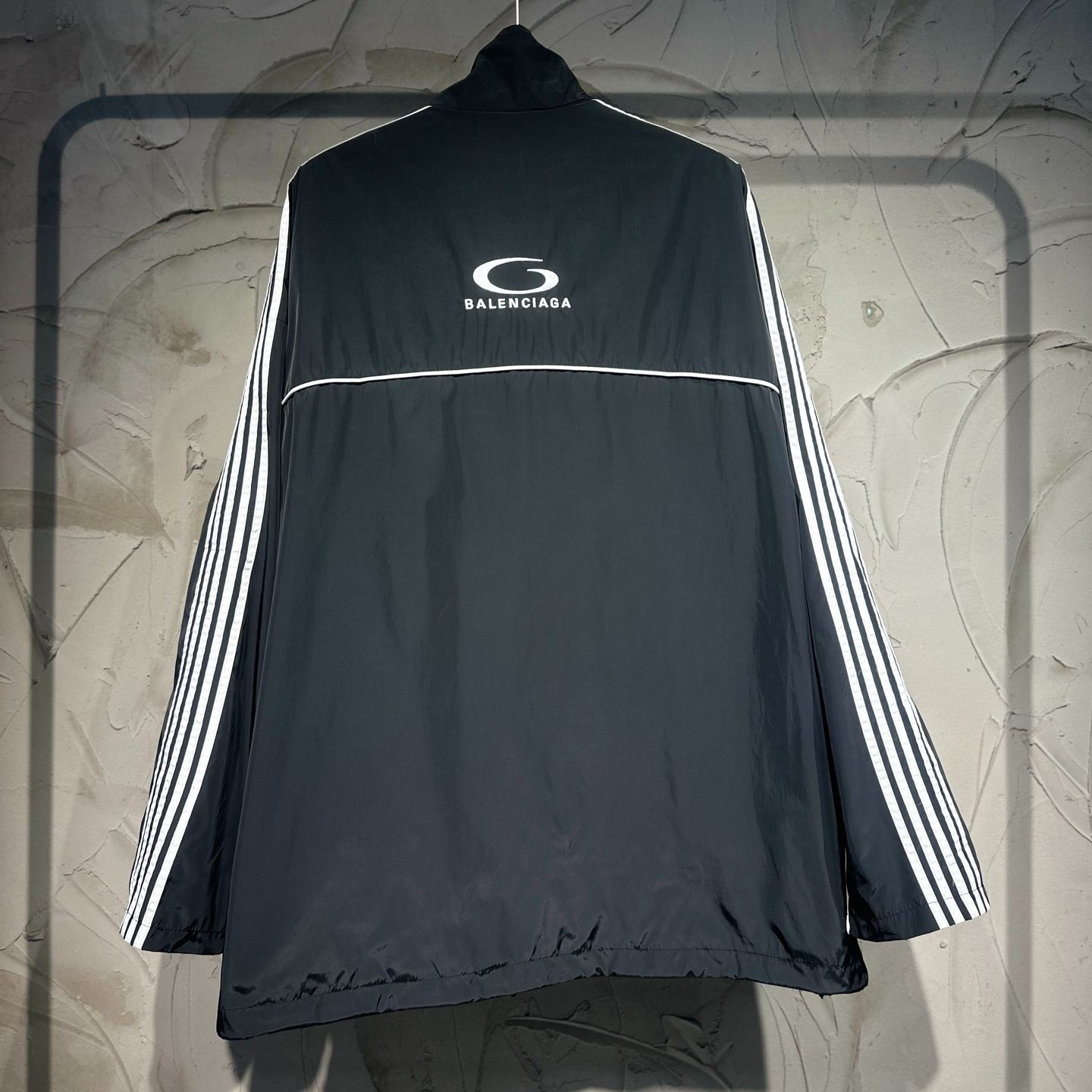 BALENCIAGA Men's Large Tracksuit Jacket in Black（831361TRO311000）