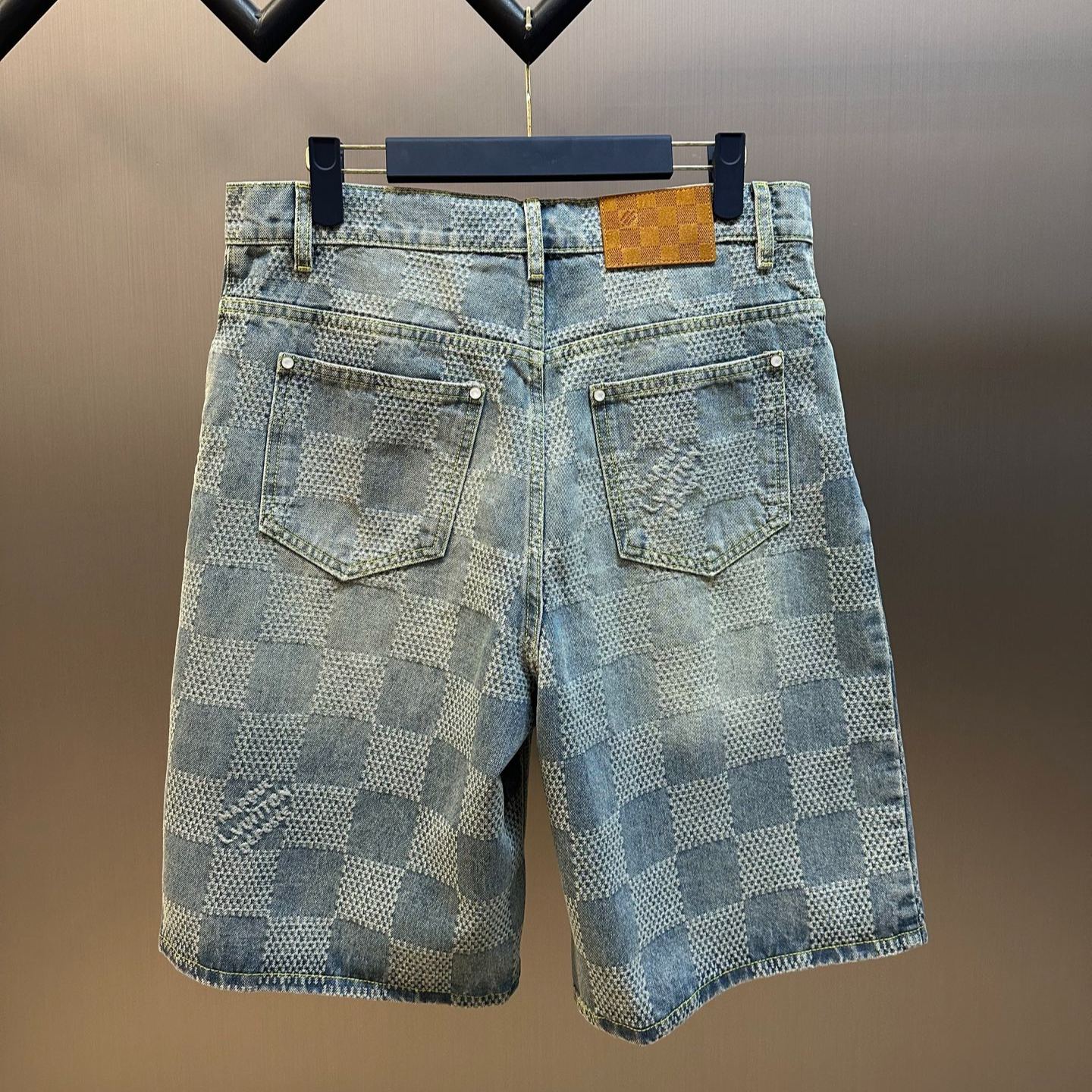 Louis Vuitton Damier 3D Light Denim Shorts(1AHVDO）