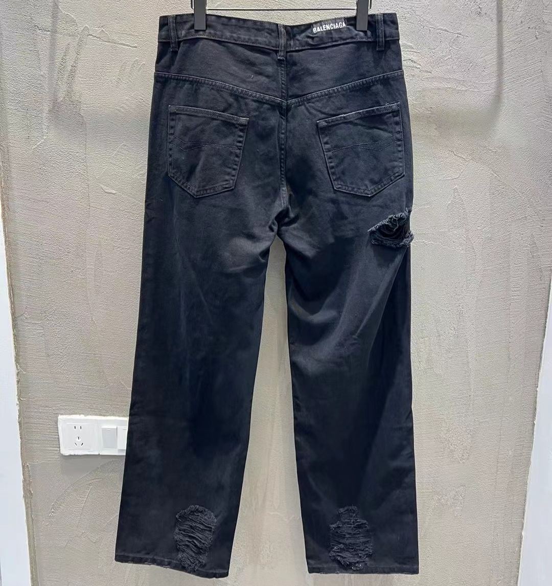 BALENCIAGA Ripped Medium Fit Pants（745151TNW111672）
