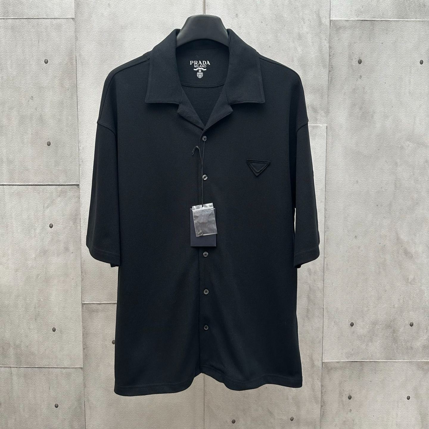PRADA Piqué Shirt (UJN850-16JM-F0002-S-OOO）