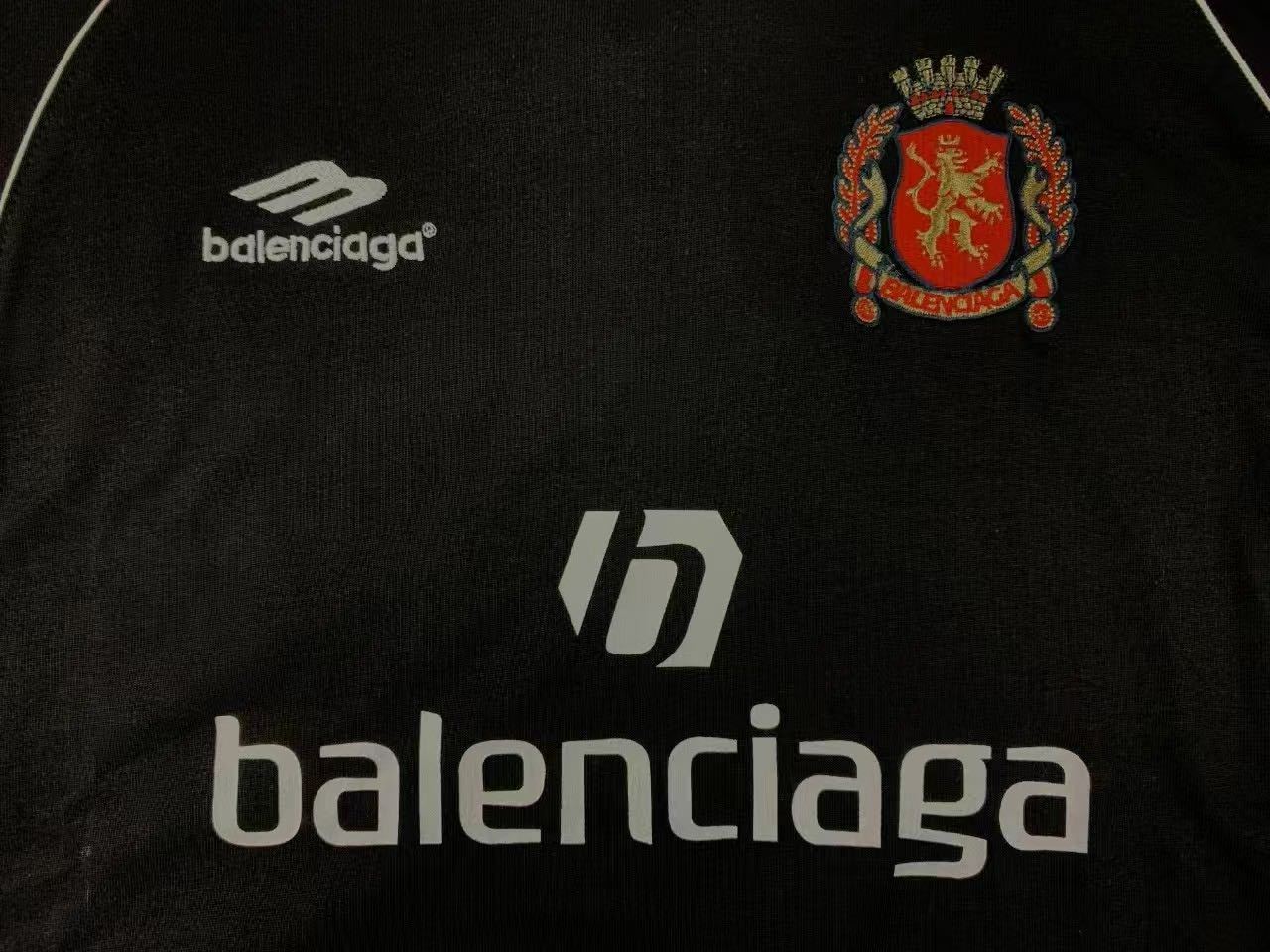 BALENCIAGA Men's TOKYO Soccer Long Sleeve T-Shirt Oversized "Black/White"(778972TPVT81070）