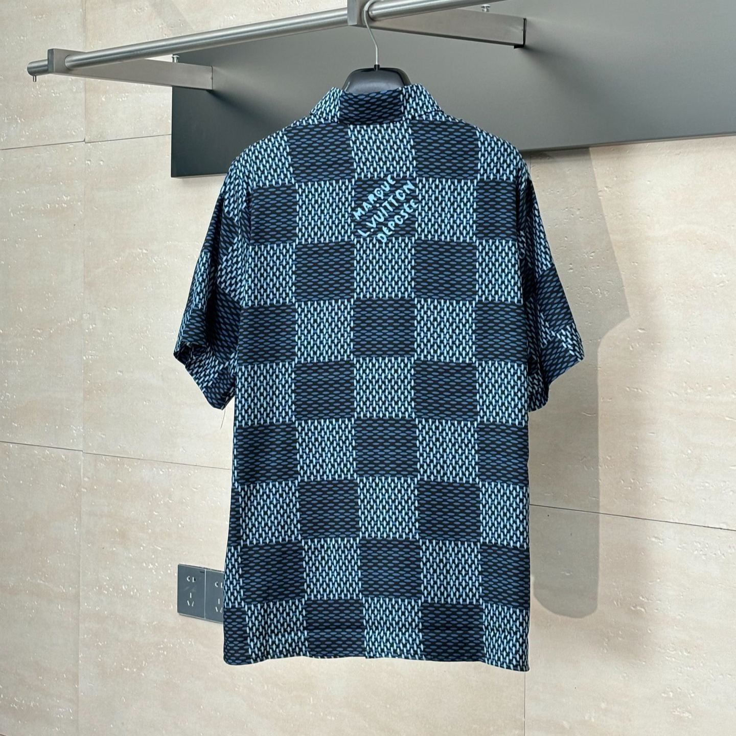 LOUIS VUITTON Damier silk shirt（1AHVXV）