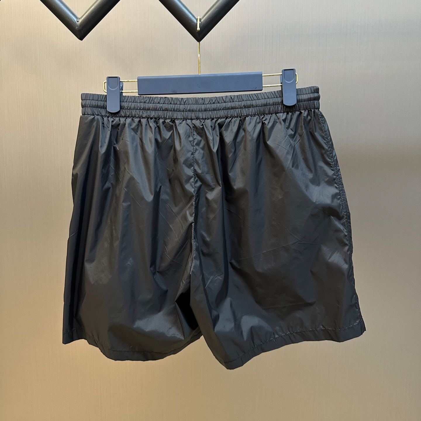 Prada Re-Nylon Shorts in Black（22X901-1WQ9-F0002-S-WMO）