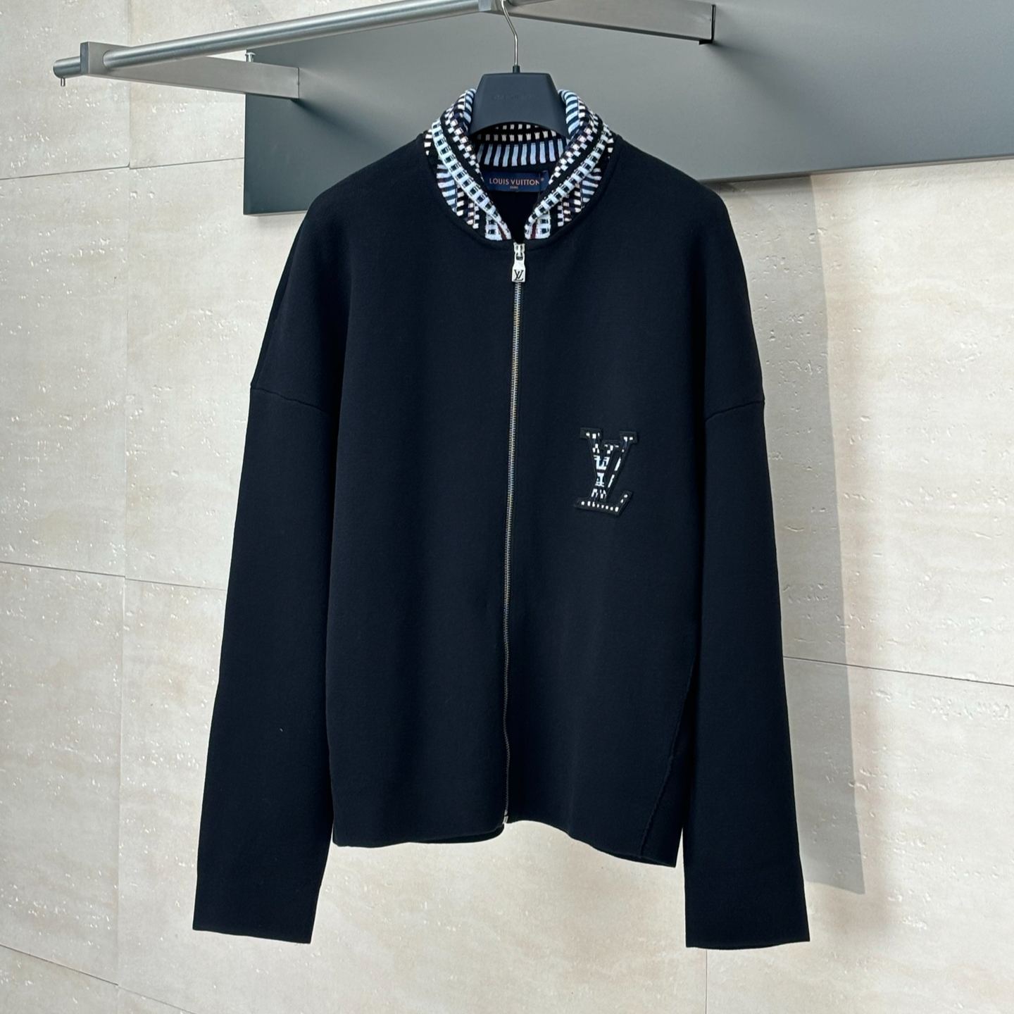 LOUIS VUITTON Knit bomber jacket（1AHVN7）