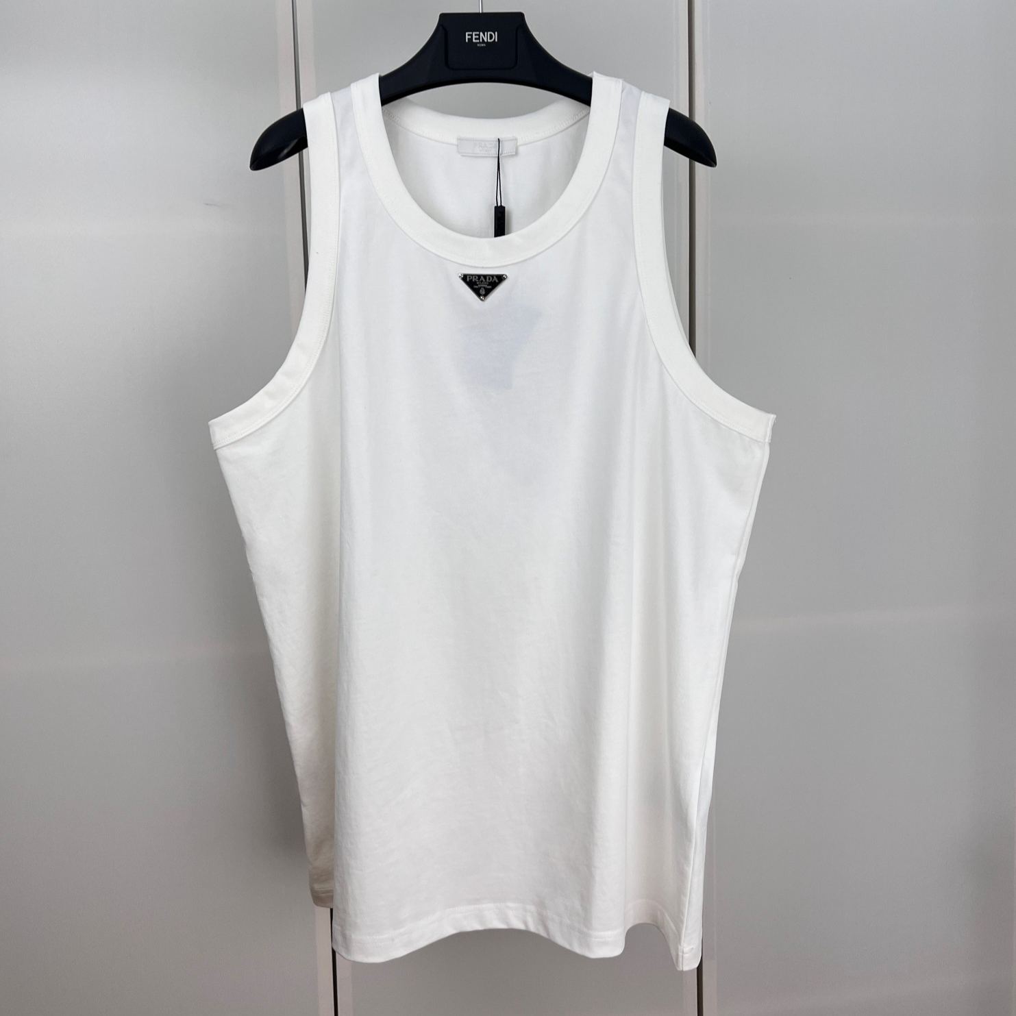 Prada Cotton Tank Top With Enameled Metal Triangle Logo (UJT109-11ZM-F0002-S-222）