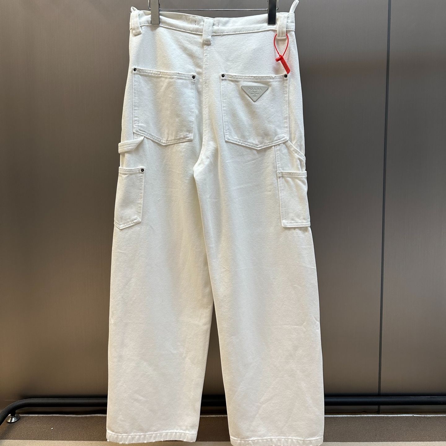 Prada old canvas cargo pants with a loose fit（22X929-15XM-F0009-S-OOO）