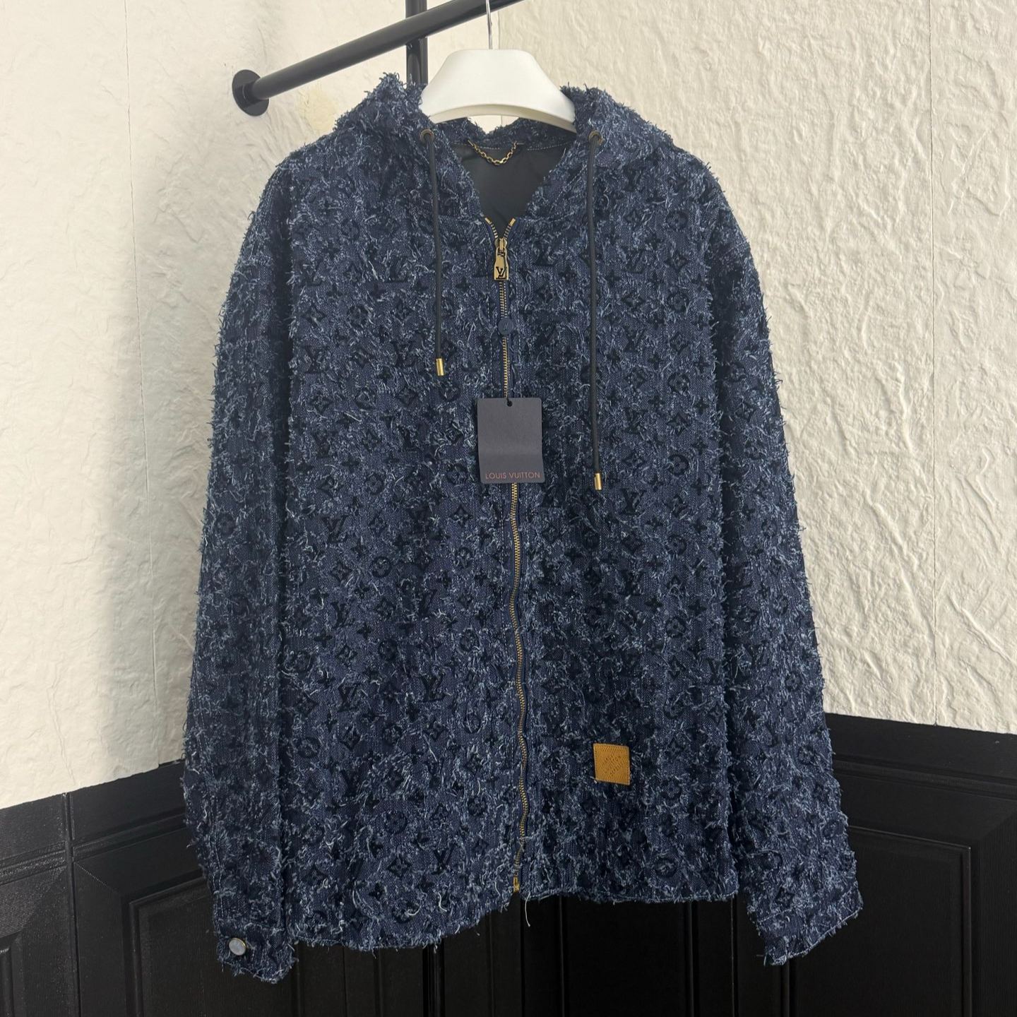 Louis Vuitton Flocked Monogram Denim Hoodie（1AHUYL）