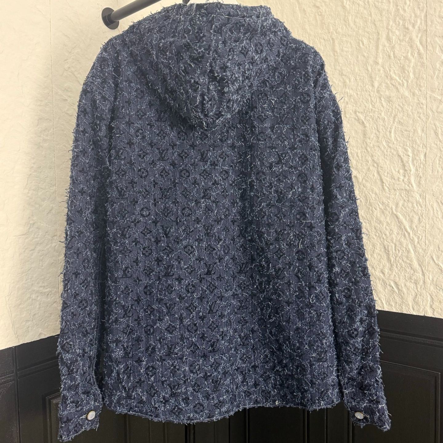 Louis Vuitton Flocked Monogram Denim Hoodie（1AHUYL）