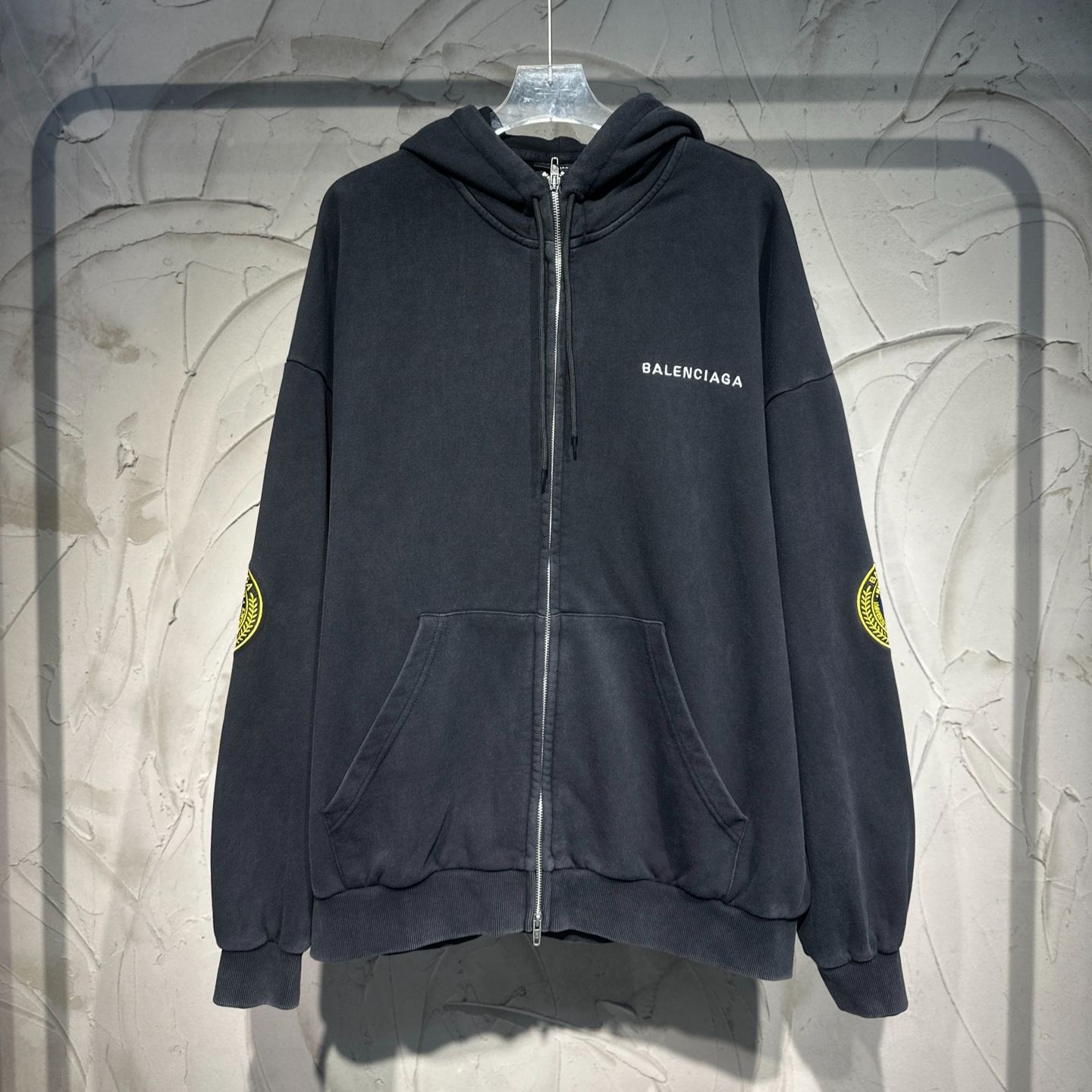 BALENCIAGA Men's Uniform Patch Zip-Up Hoodie Large Fit "Fade Black"（826162TSVH31041）