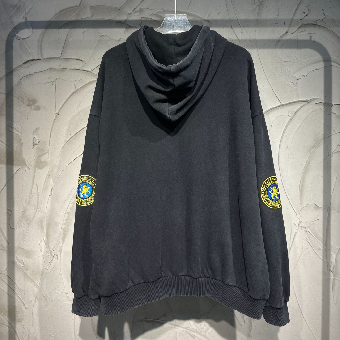 BALENCIAGA Men's Uniform Patch Zip-Up Hoodie Large Fit "Fade Black"（826162TSVH31041）