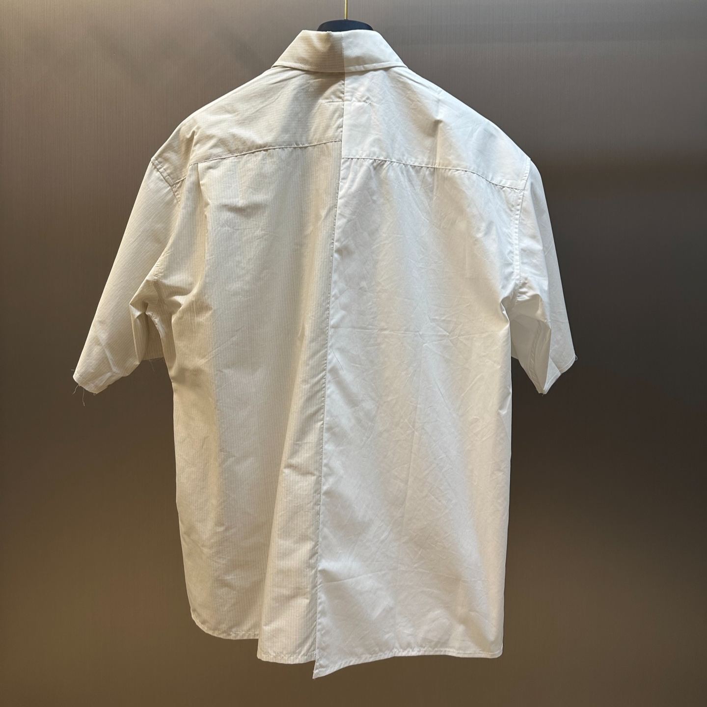 MM6 Maison Margiela Men's Asymmetric Poplin Shirt "White"（SH0DR0007MTN041961）