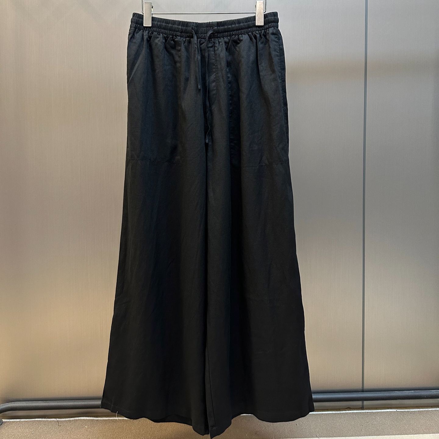 Loewe Cropped Trousers 'Black (H526Y11WA6-5475）