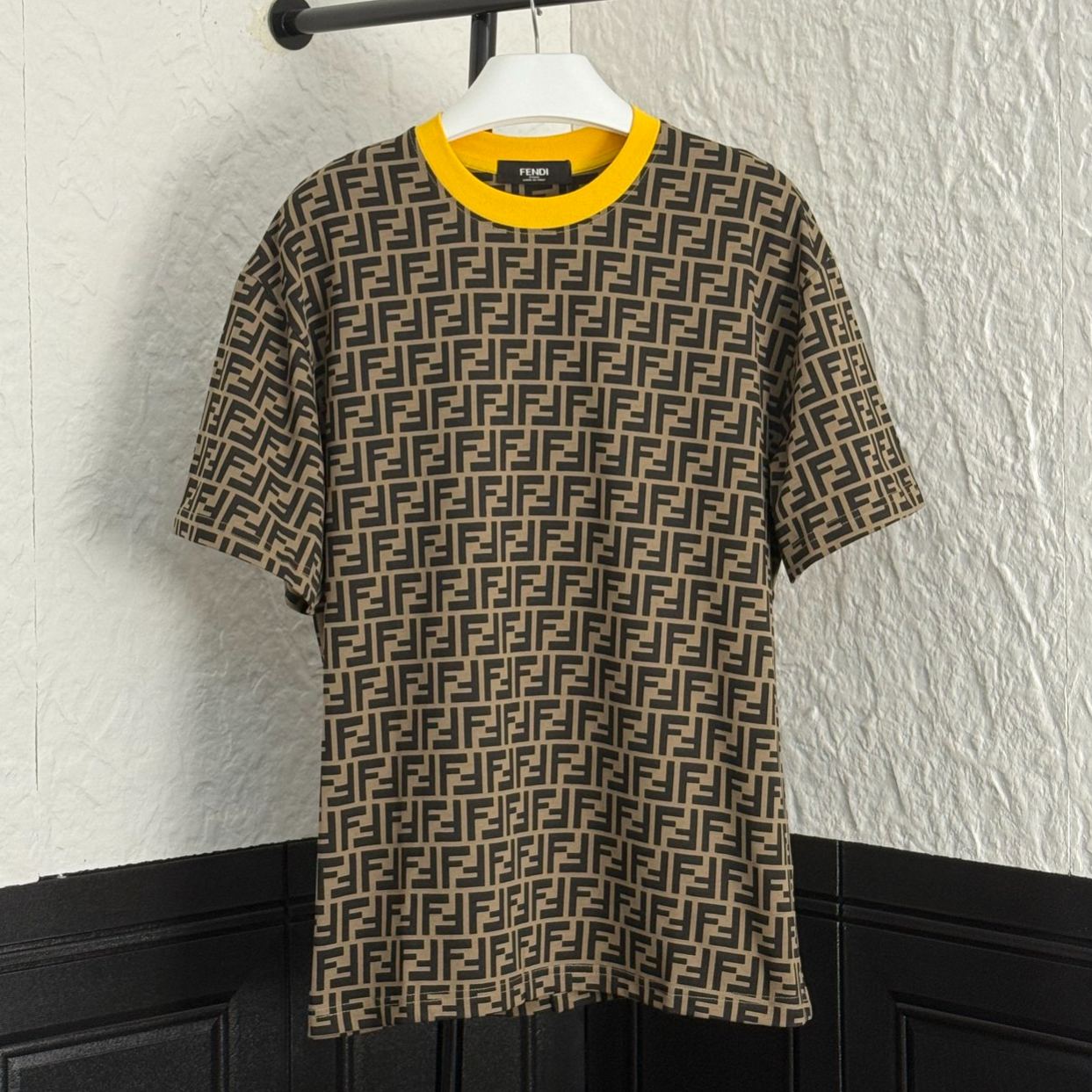 FENDI T-shirt (FY0936A6ZUF0QT1）