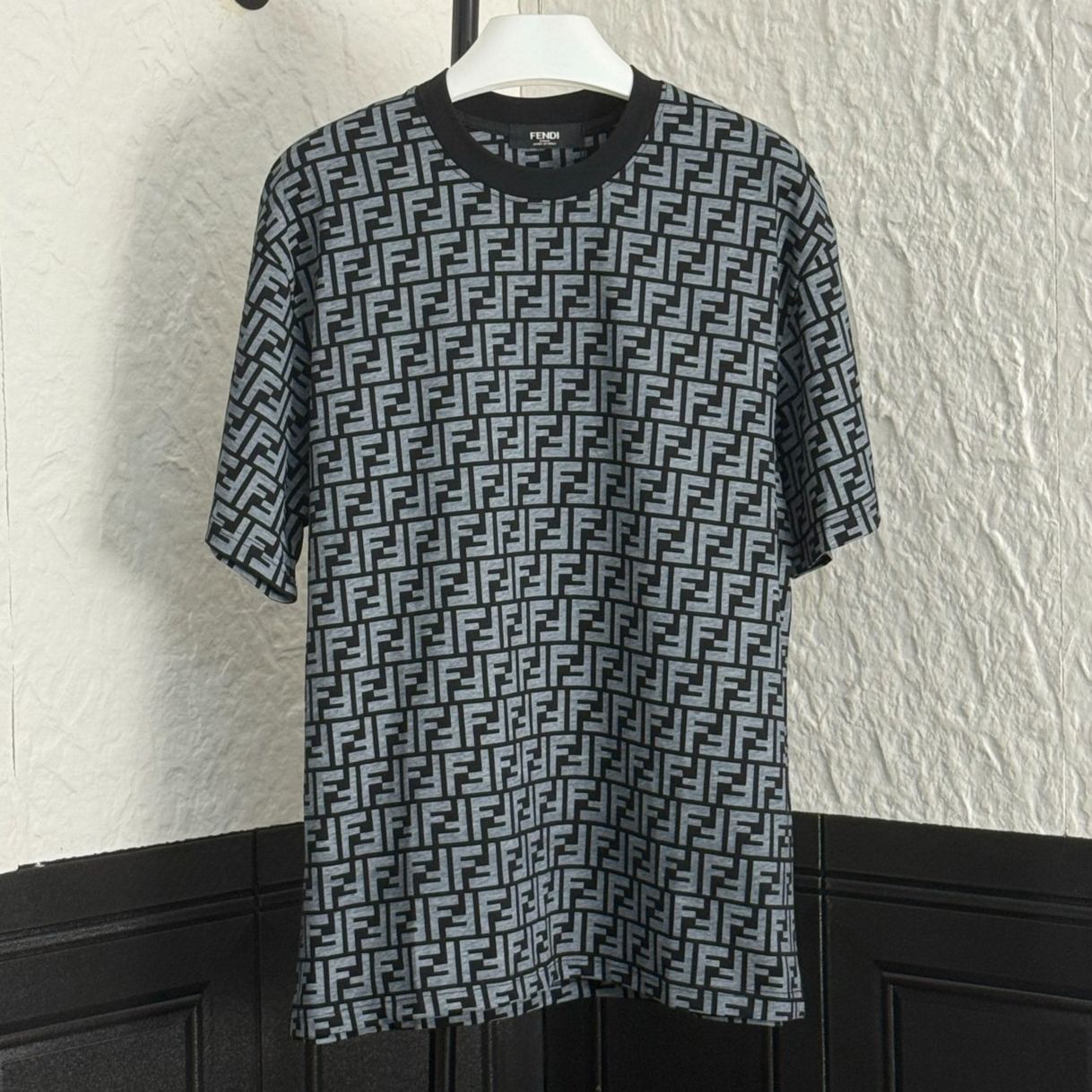 FENDI T-shirt (FY0936A6ZUF0QT1）