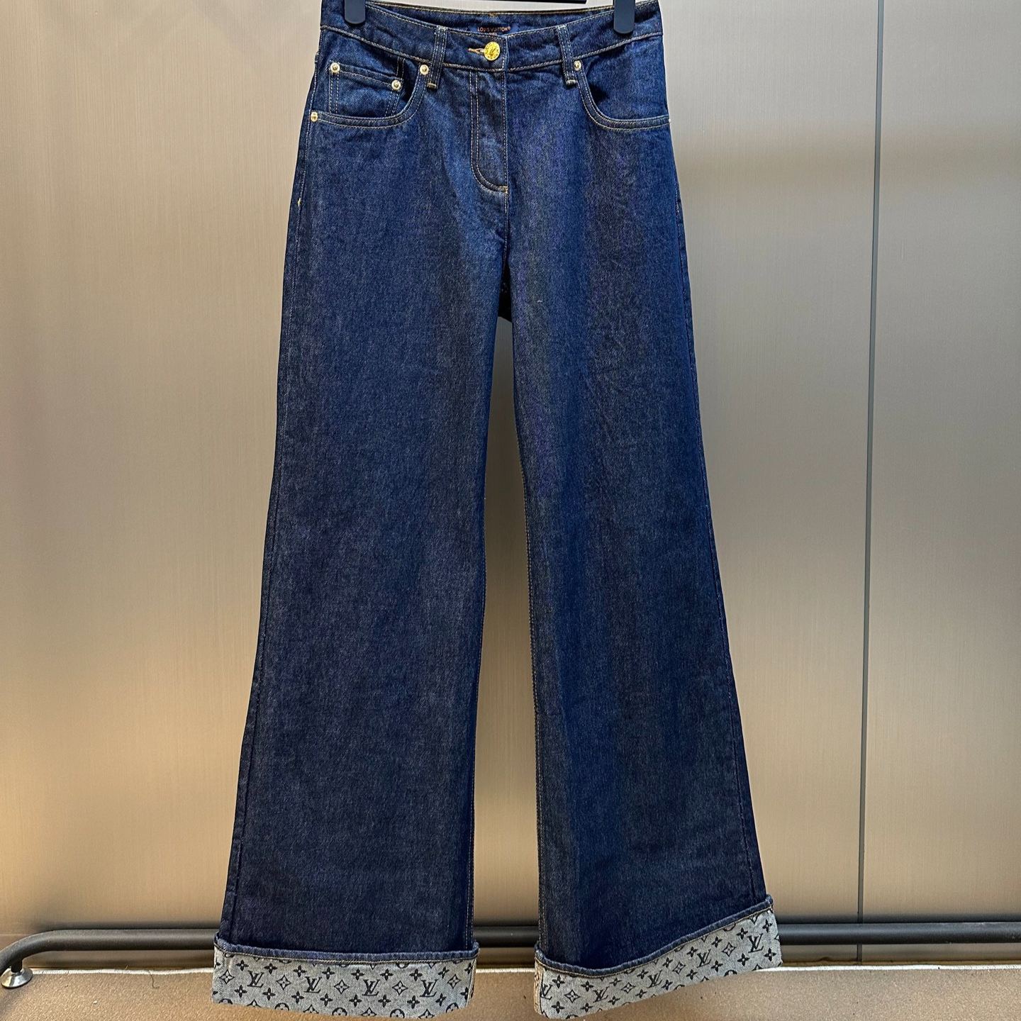 LOUIS VUITTON Cuffed Hem Flared Jeans (1AI152）