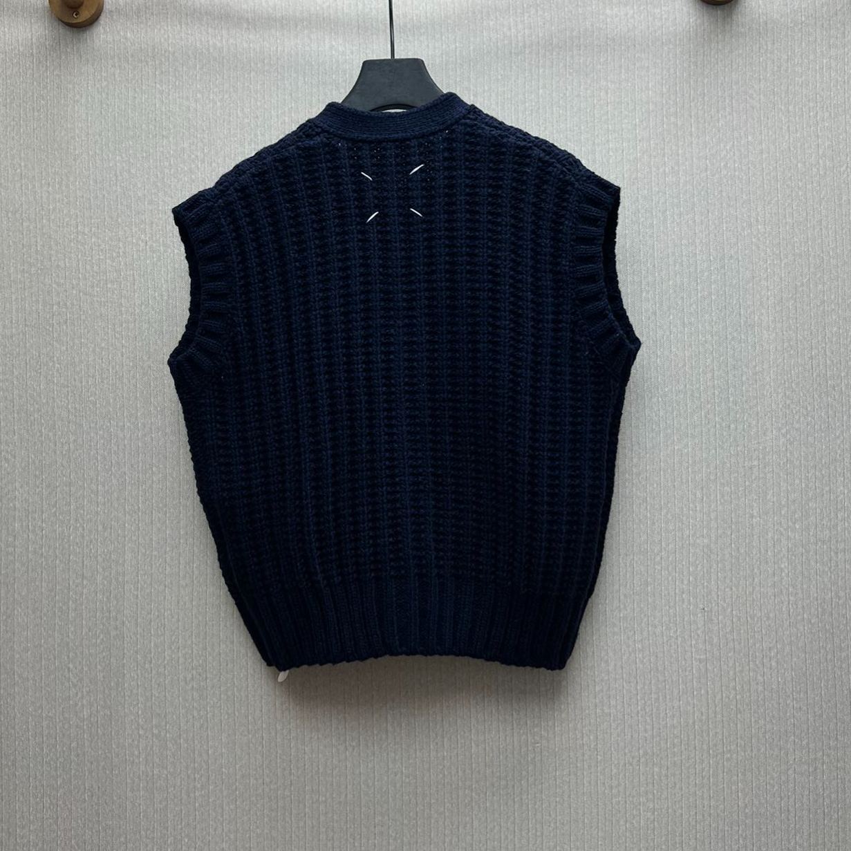 Maison Margiela ribbed-knit wool vest (S67HP0012）