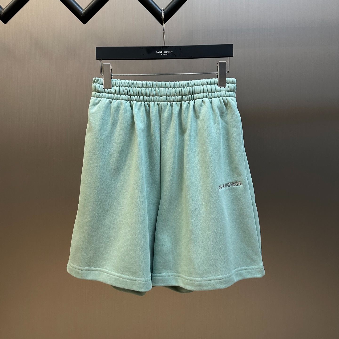 Balenciaga Logo Shorts (826385TSVG63421）