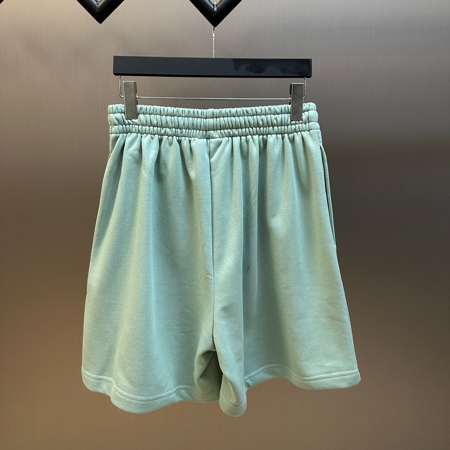 Balenciaga Logo Shorts (826385TSVG63421）