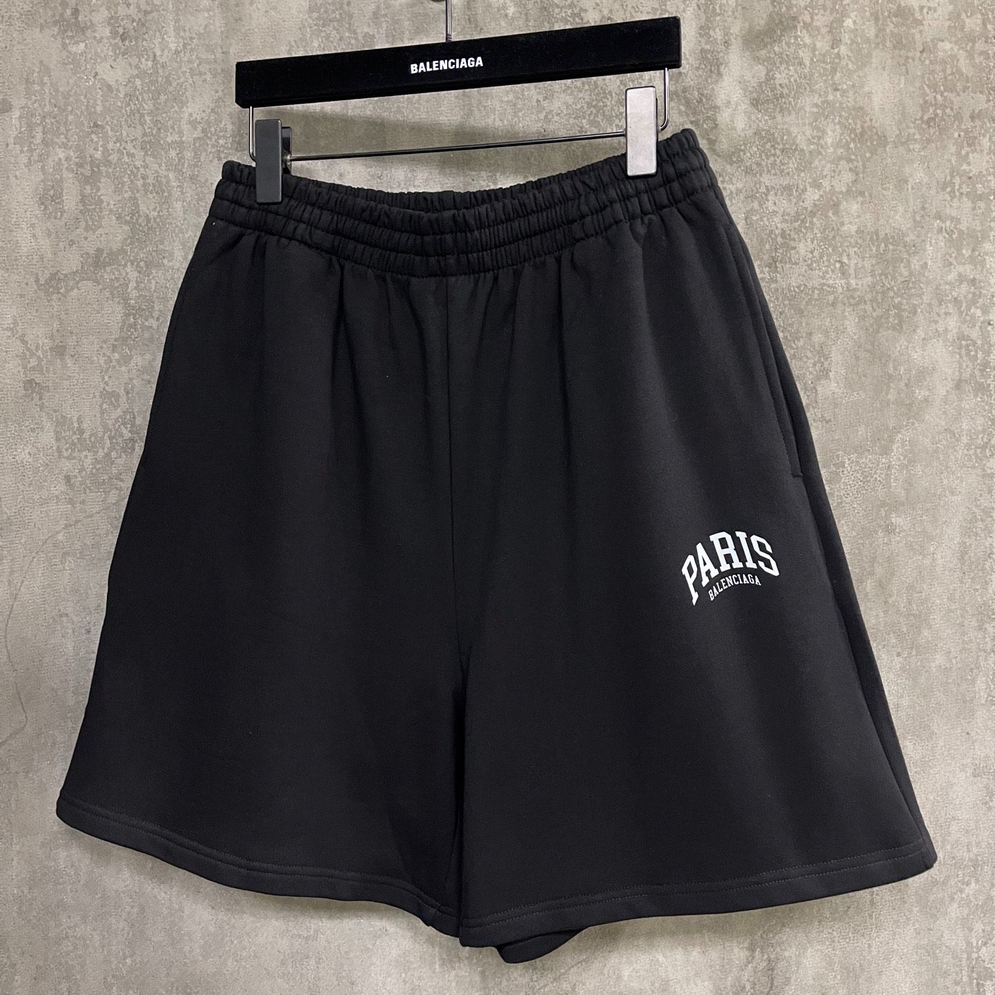 Balenciaga Cities Paris Cotton Sweat Shorts 'Black White' (676137TLVL81070）
