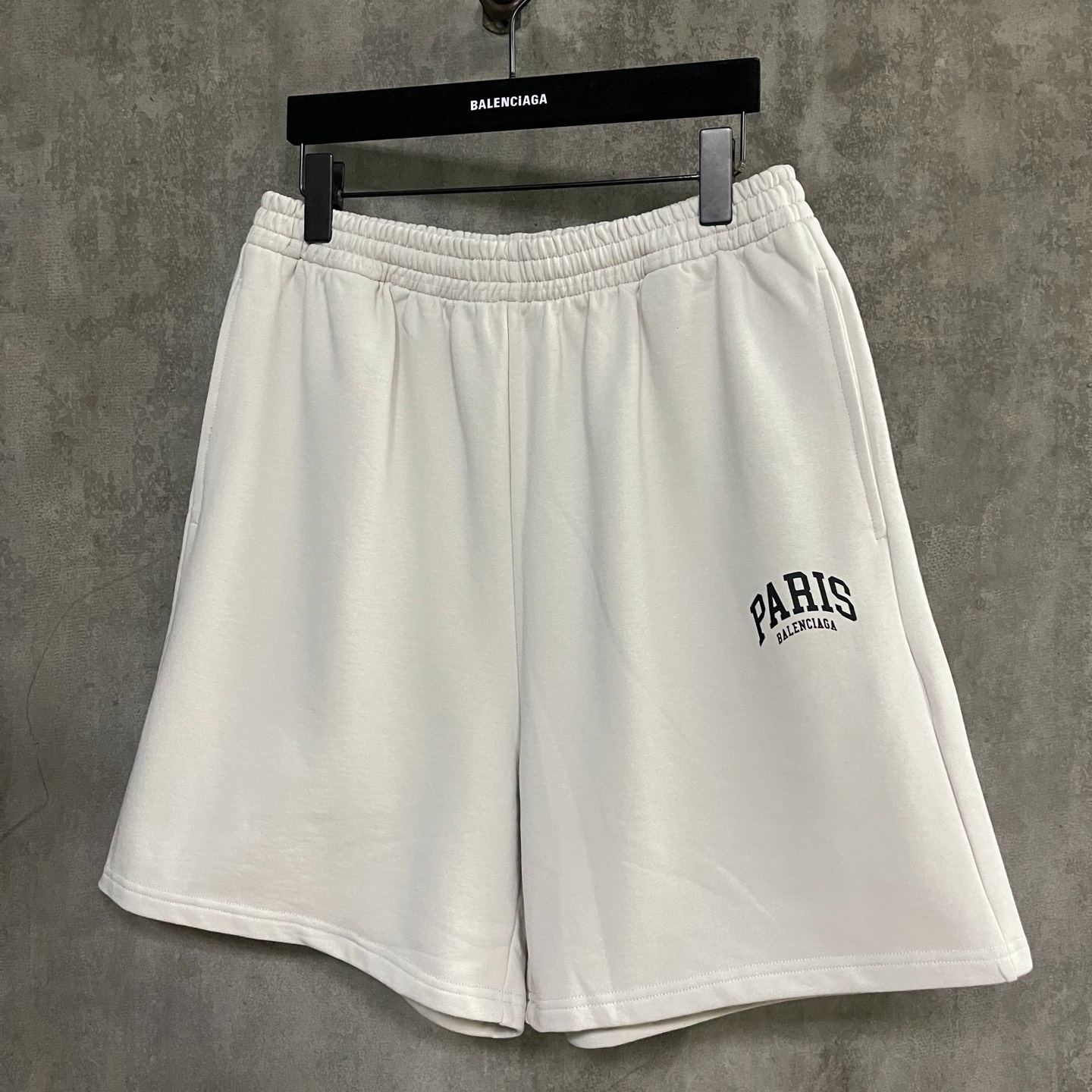 Balenciaga Cities Paris Cotton Sweat Shorts 'Black White' (676137TLVL81070）