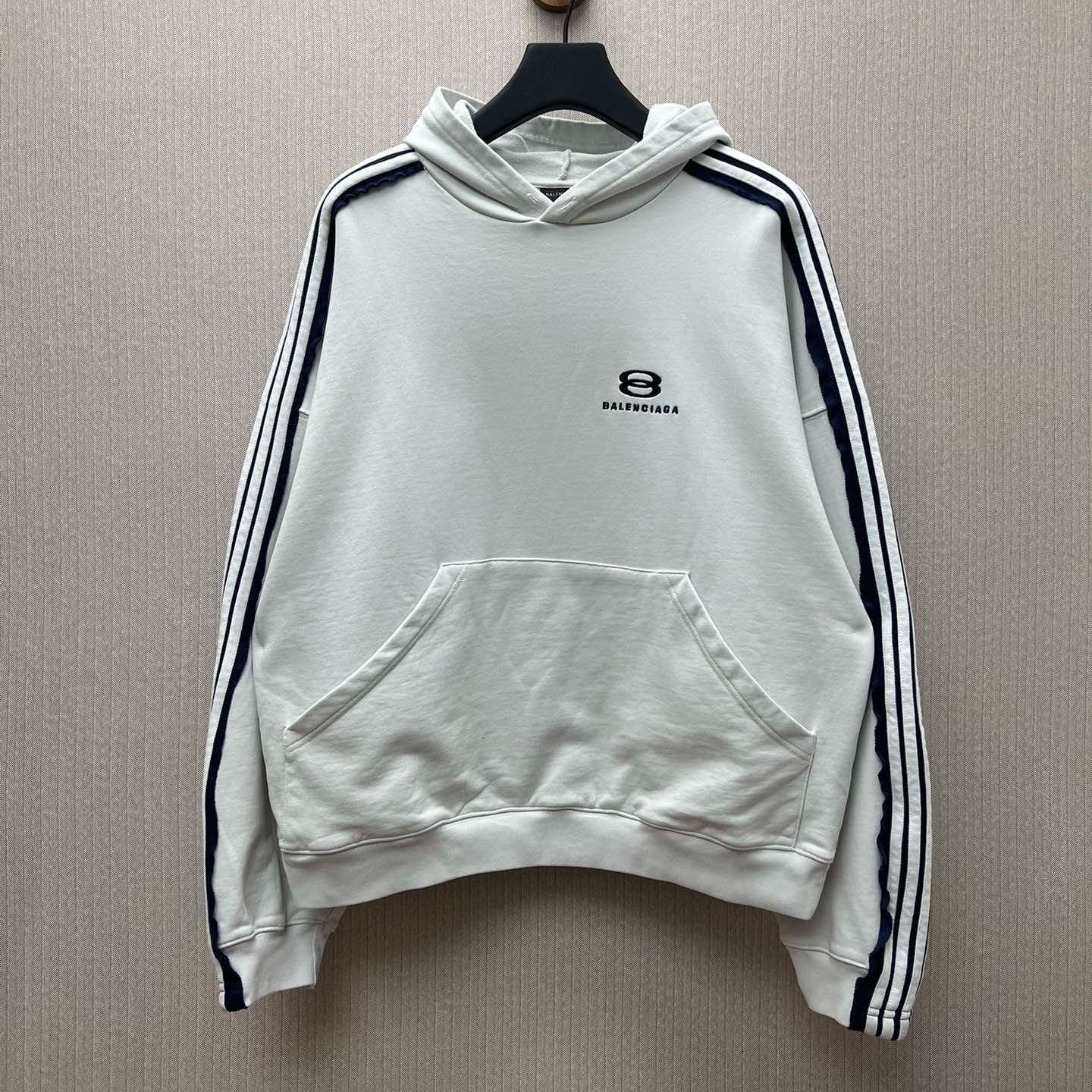 Balenciaga Men's Unity Sports Icon Large Hoodie in Dirty （829685TSVH19081）