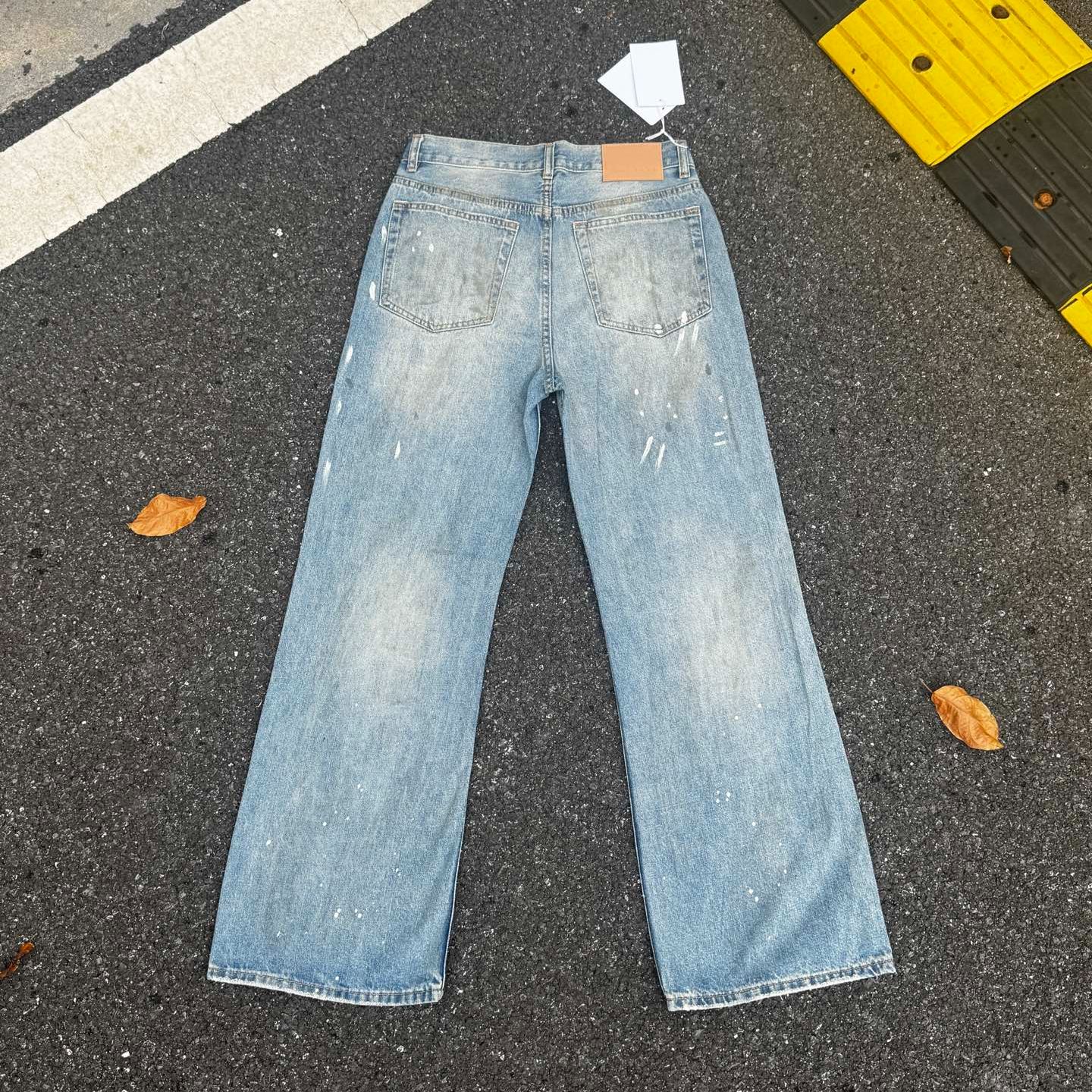 Acne Studios Loose Fit Jeans - Light Blue (B00389-228）