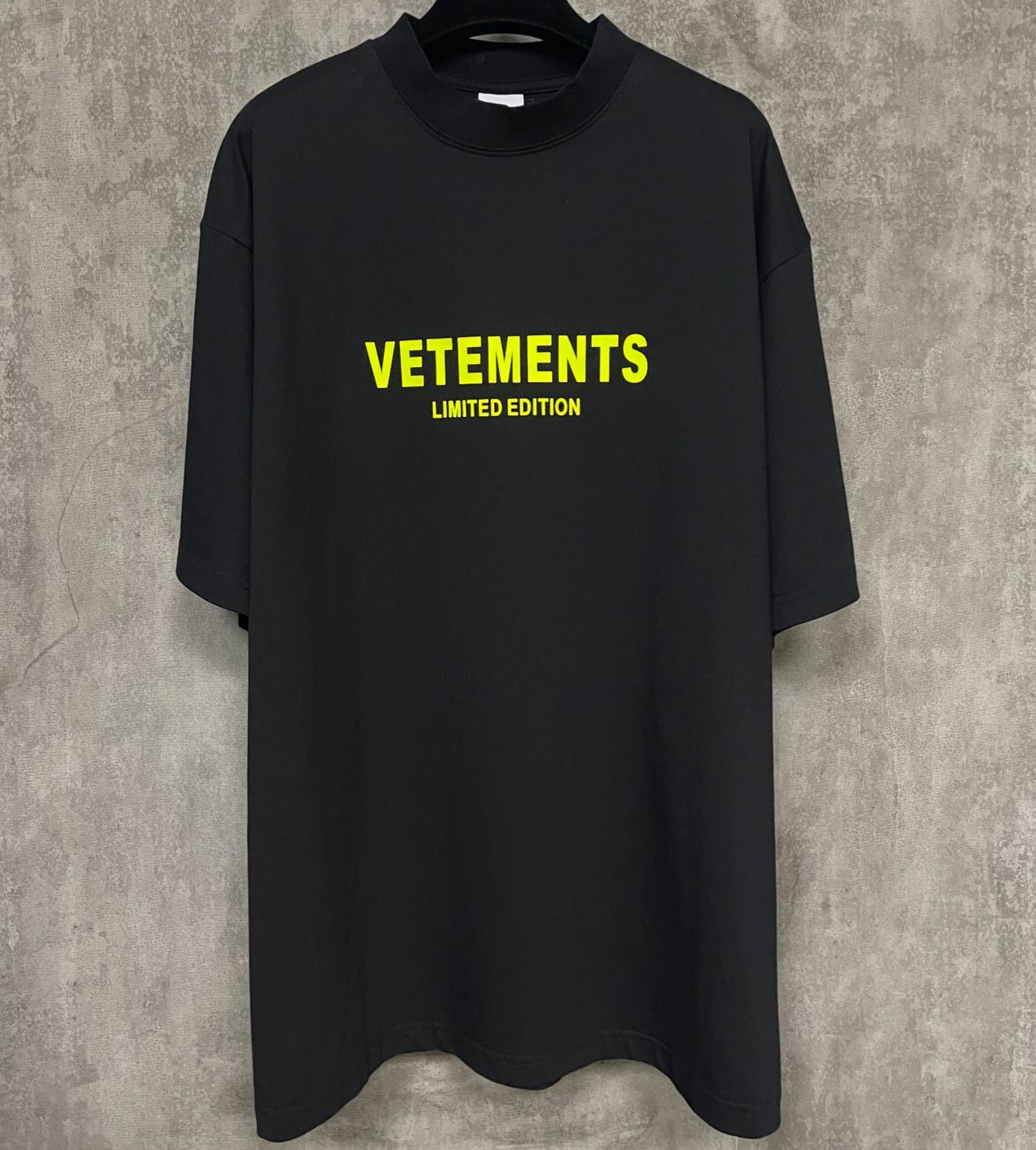 VETEMENTS  LIMITED EDITION LOGO T-SHIRT （UE64TR800W）