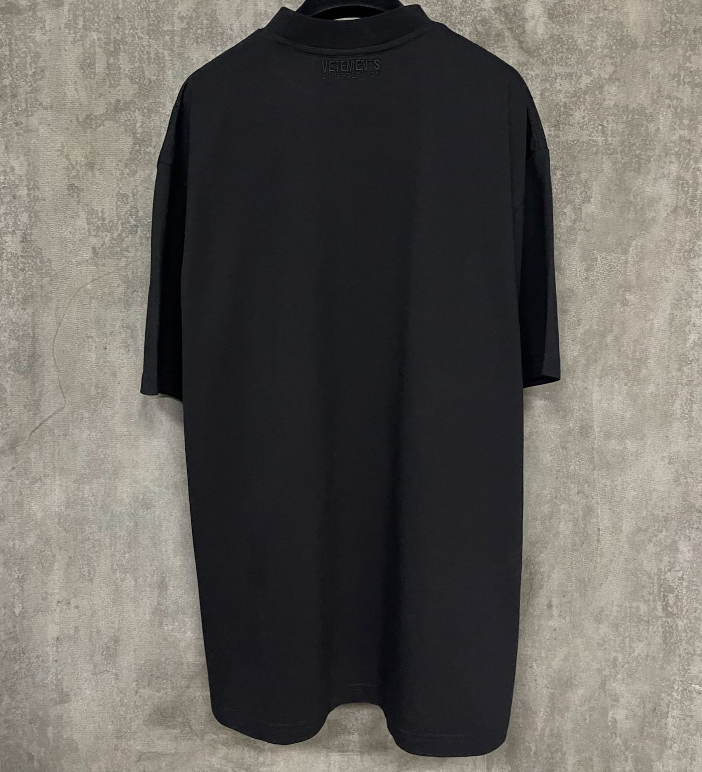 VETEMENTS  LIMITED EDITION LOGO T-SHIRT （UE64TR800W）