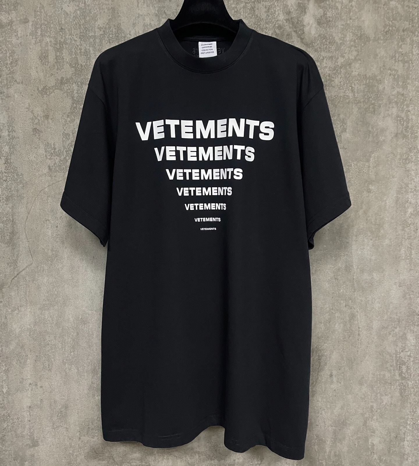 Vetements Pyramid Logo T-Shirt （UE64TR140B）