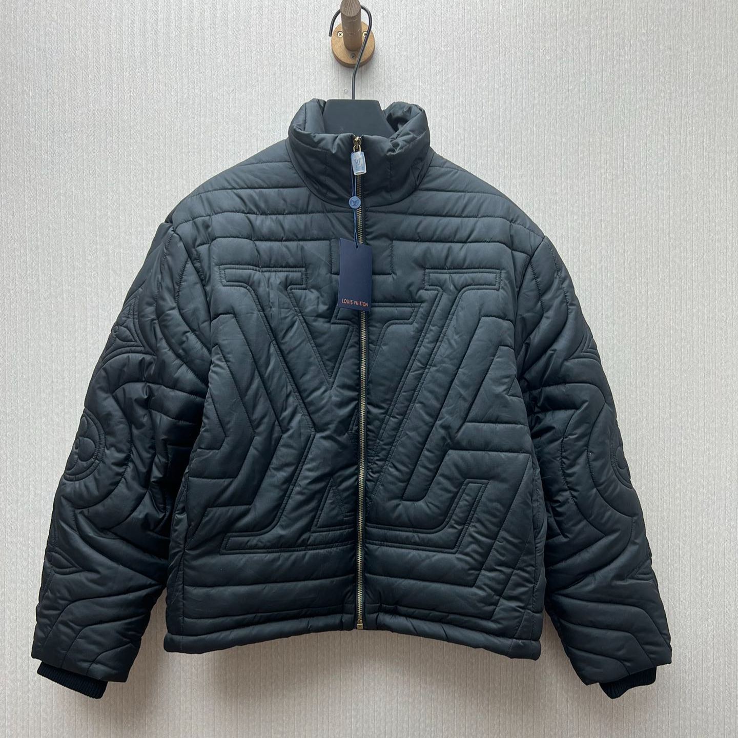 Louis Vuitton down jacket（1AGIOO）
