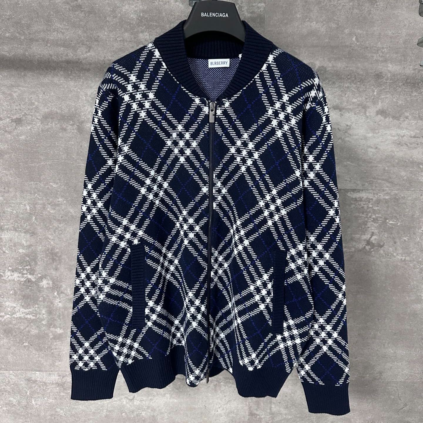 Burberry Check Wool Blend Bomber Jacket in Ink blue（81106321）