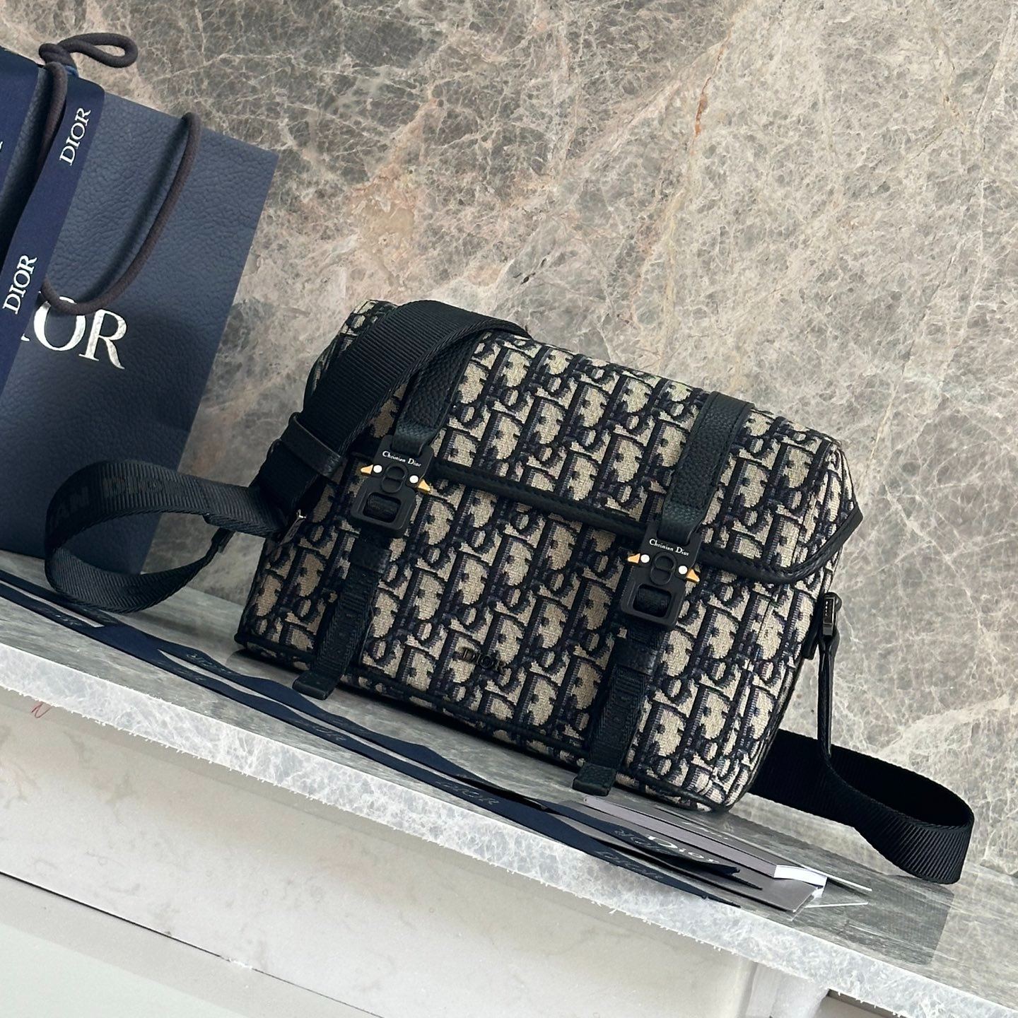 Dior Hit the Road Messenger Bag（1ESPO333YKY-H03E）